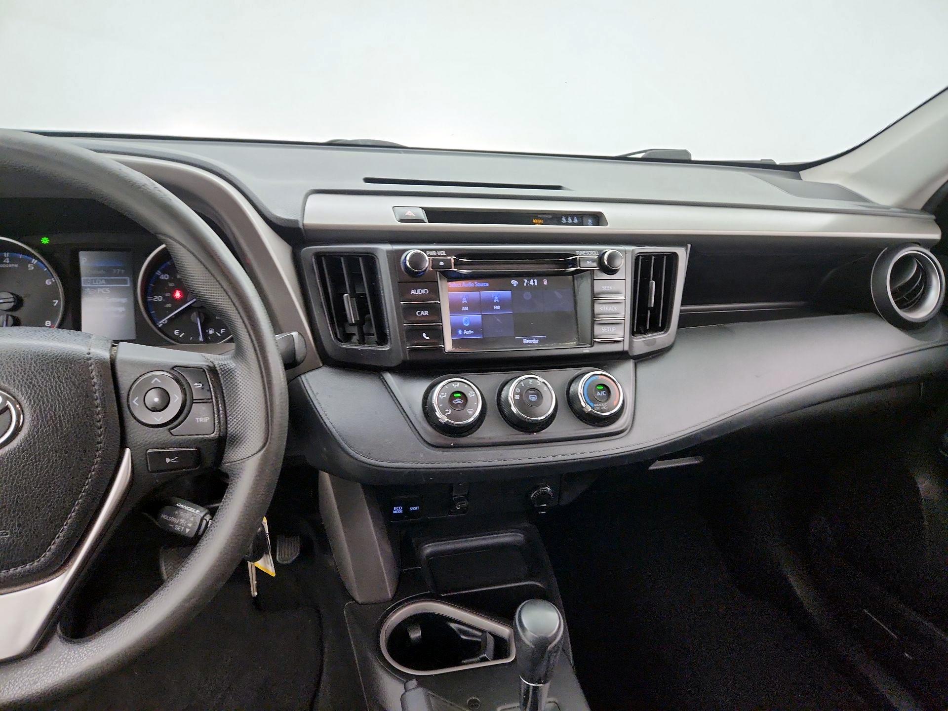 Thumbnail: 2018 Toyota RAV4 - 9