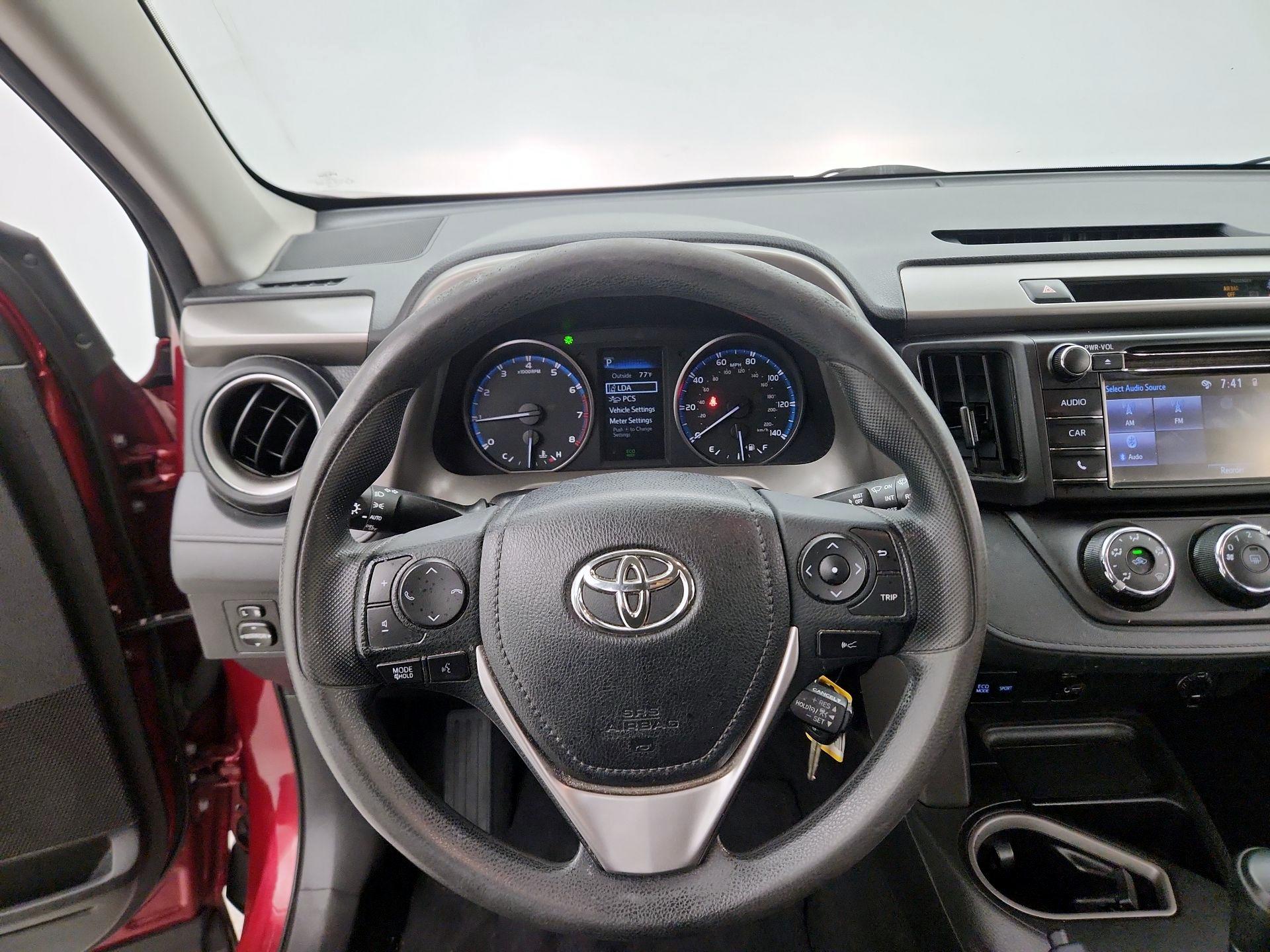 Thumbnail: 2018 Toyota RAV4 - 10