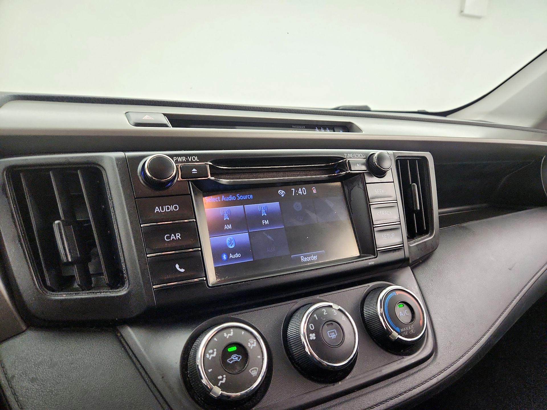 Thumbnail: 2018 Toyota RAV4 - 15