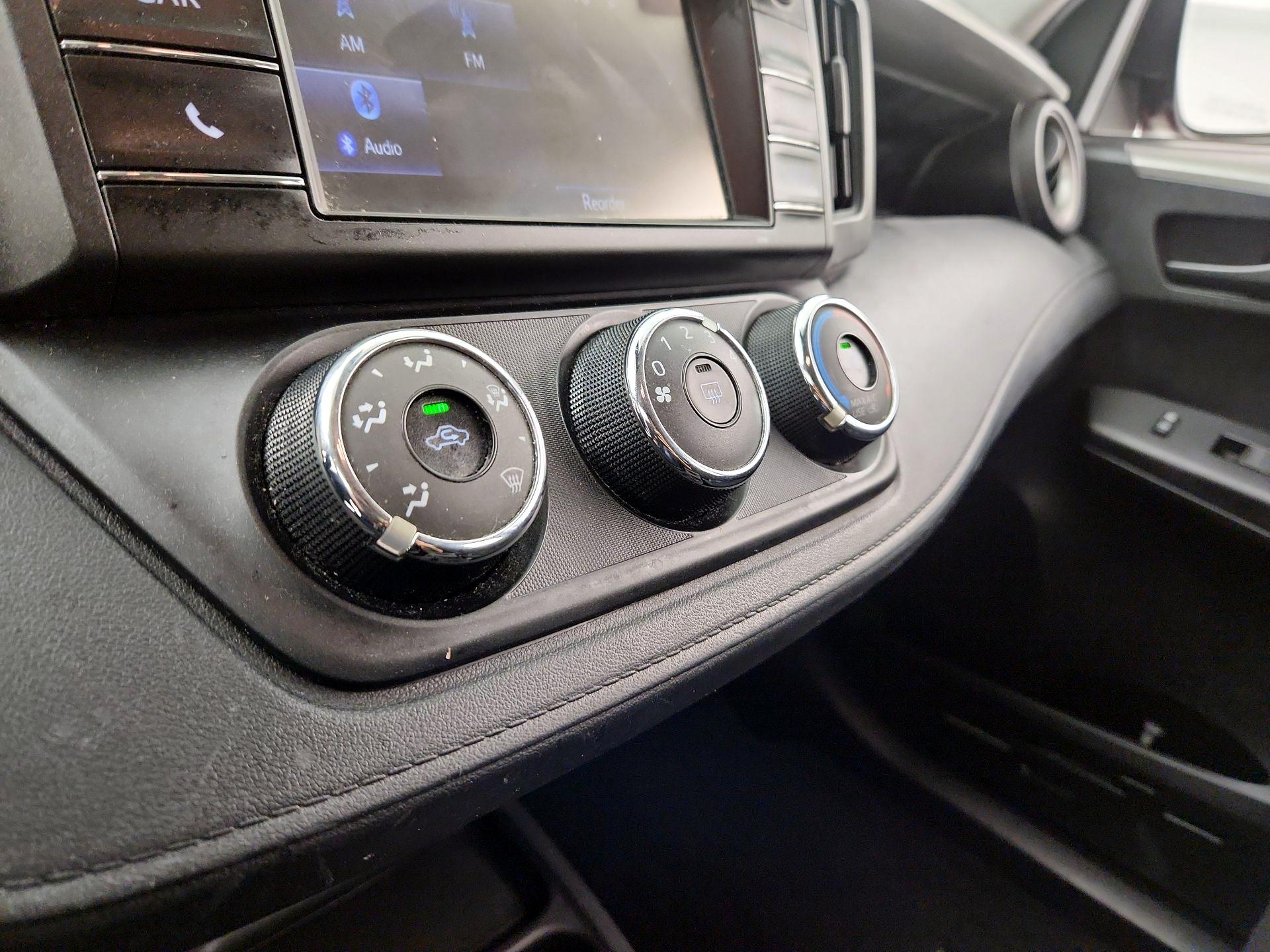 Thumbnail: 2018 Toyota RAV4 - 16