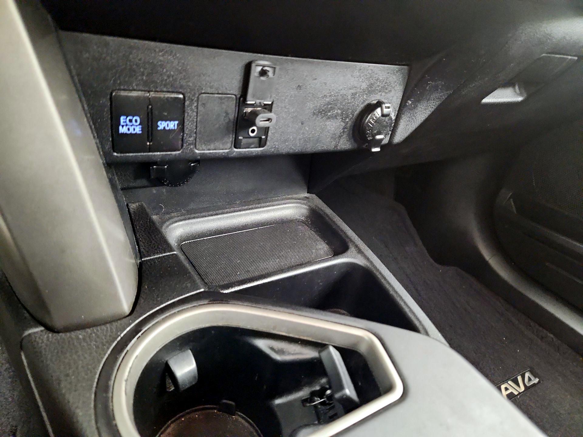 Thumbnail: 2018 Toyota RAV4 - 18