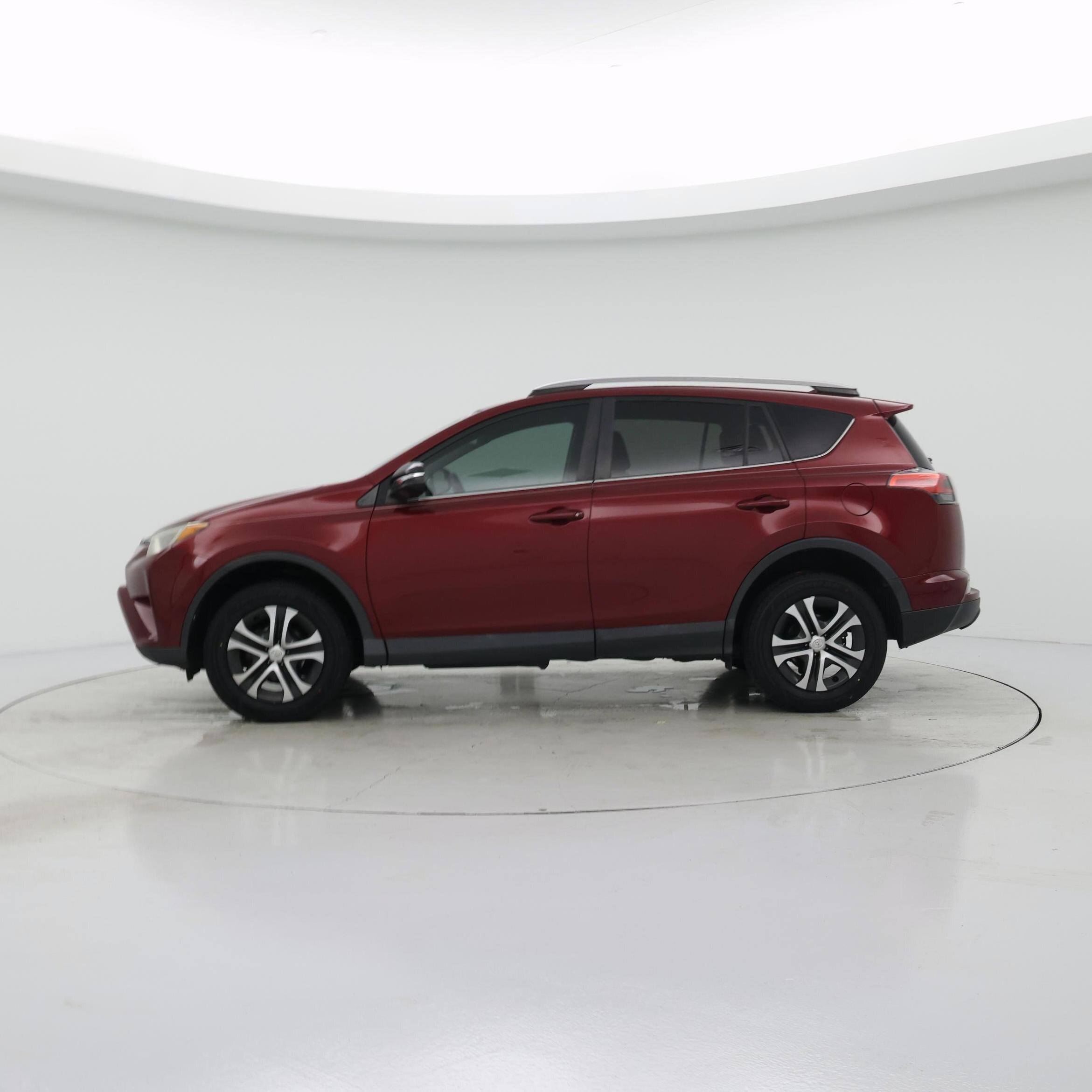 Thumbnail: 2018 Toyota RAV4 - 3