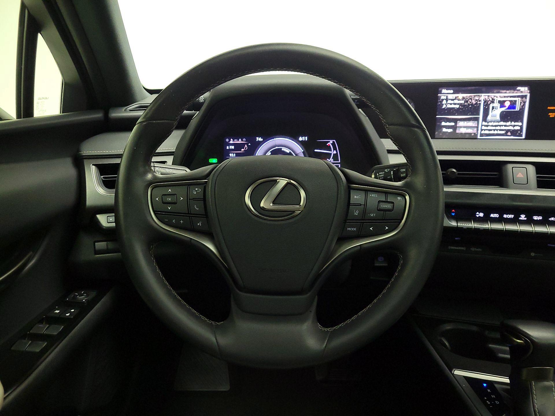 Thumbnail: 2021 Lexus UX - 10