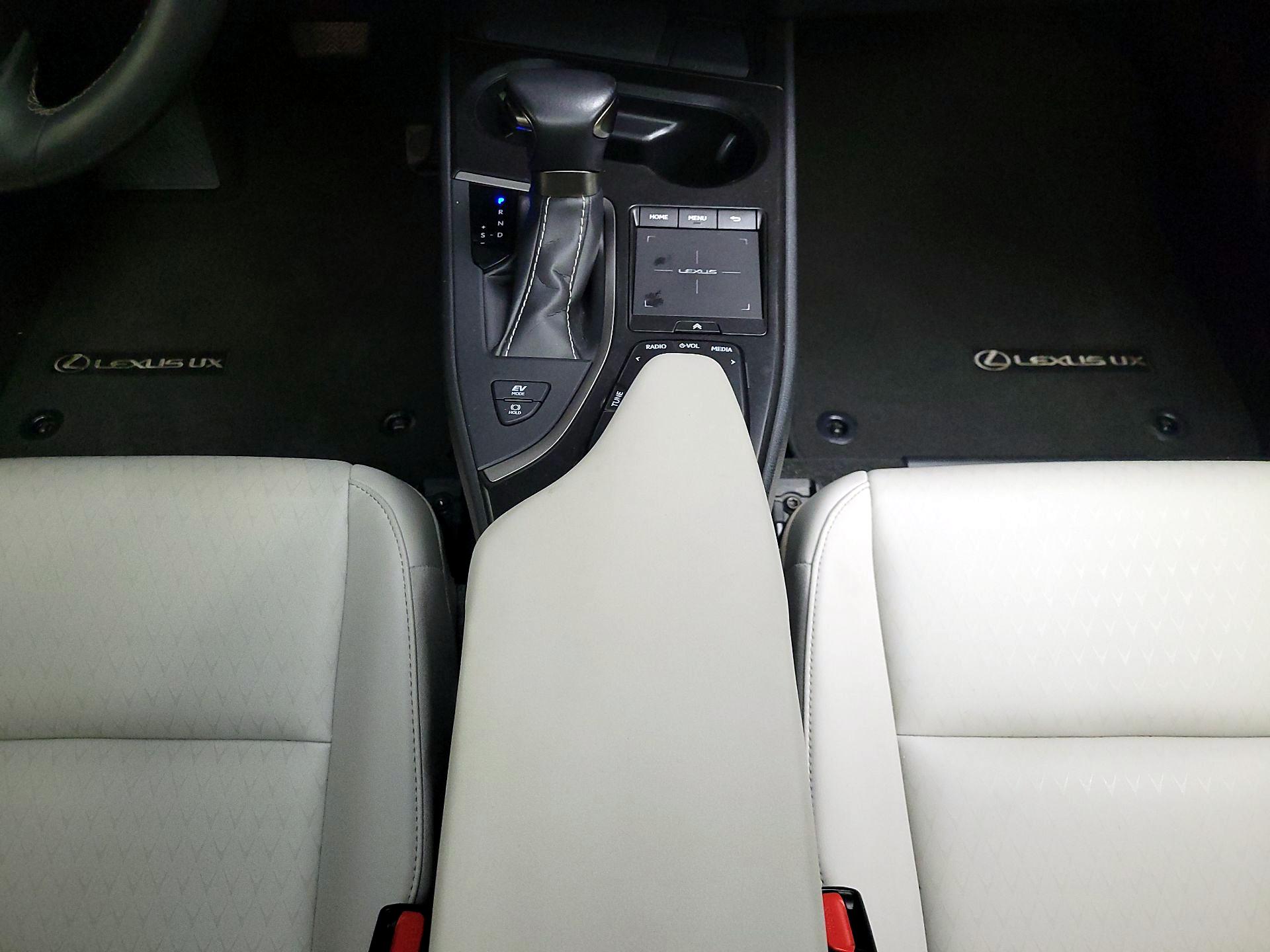 Thumbnail: 2021 Lexus UX - 17
