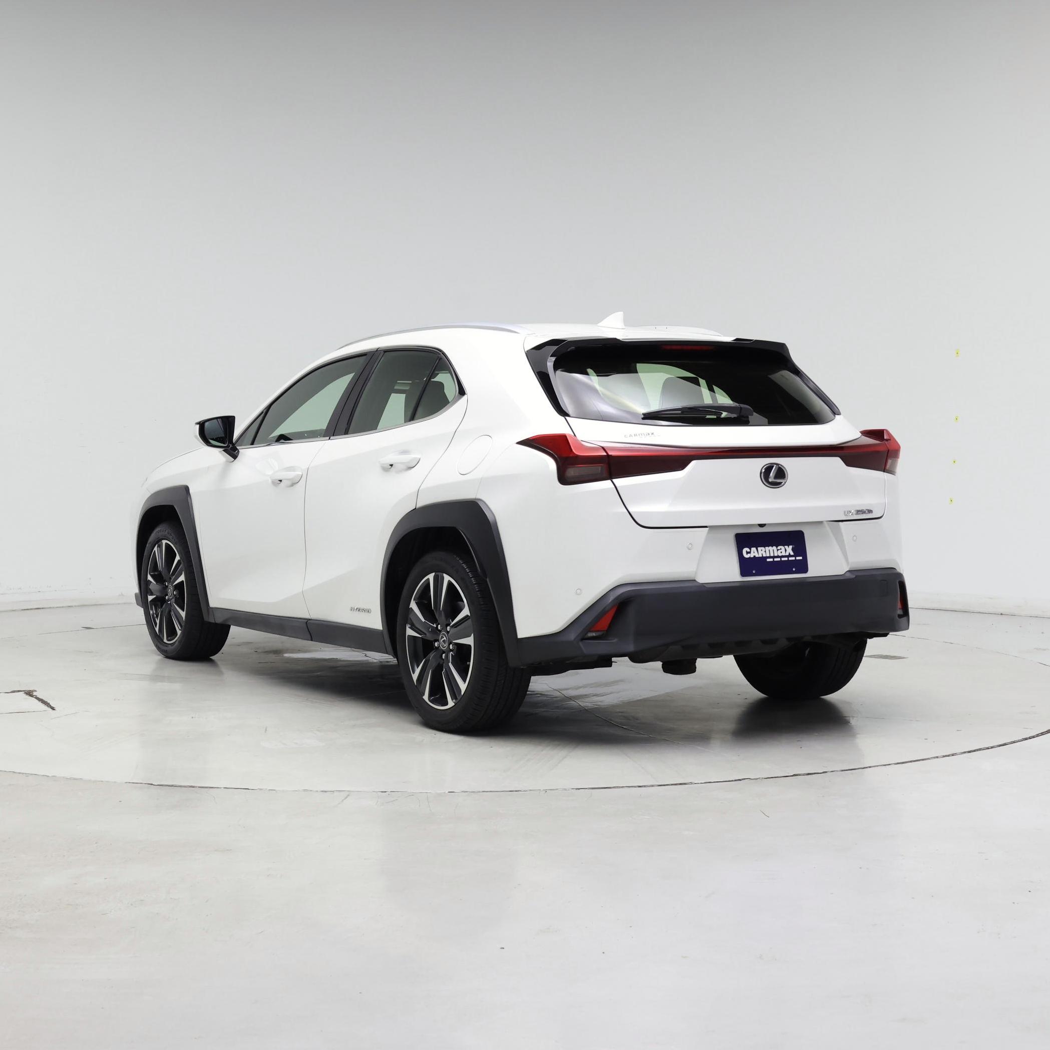 Thumbnail: 2021 Lexus UX - 2
