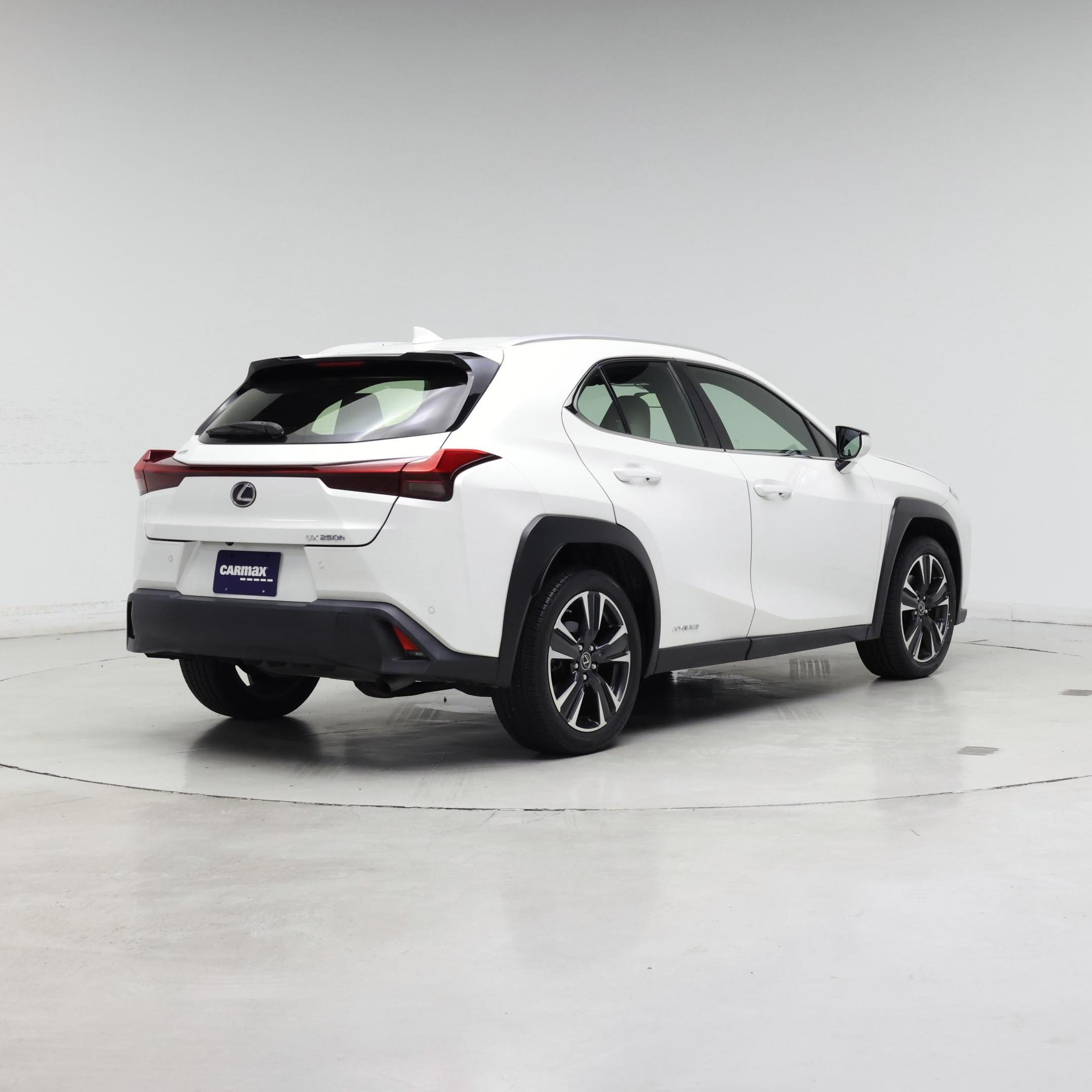 Thumbnail: 2021 Lexus UX - 8