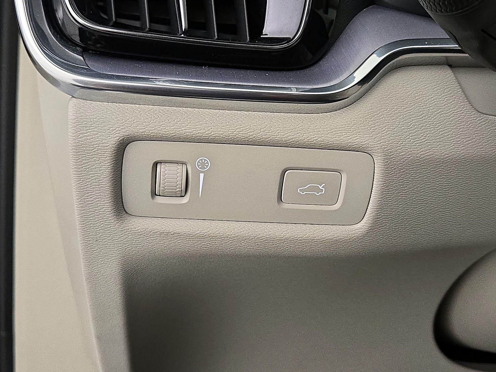 2020 Volvo S60 Momentum - Photo 14