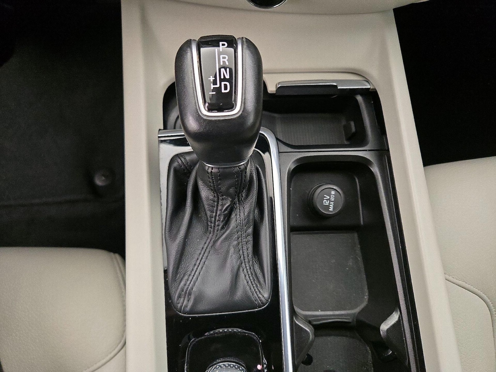 2020 Volvo S60 Momentum - Photo 19