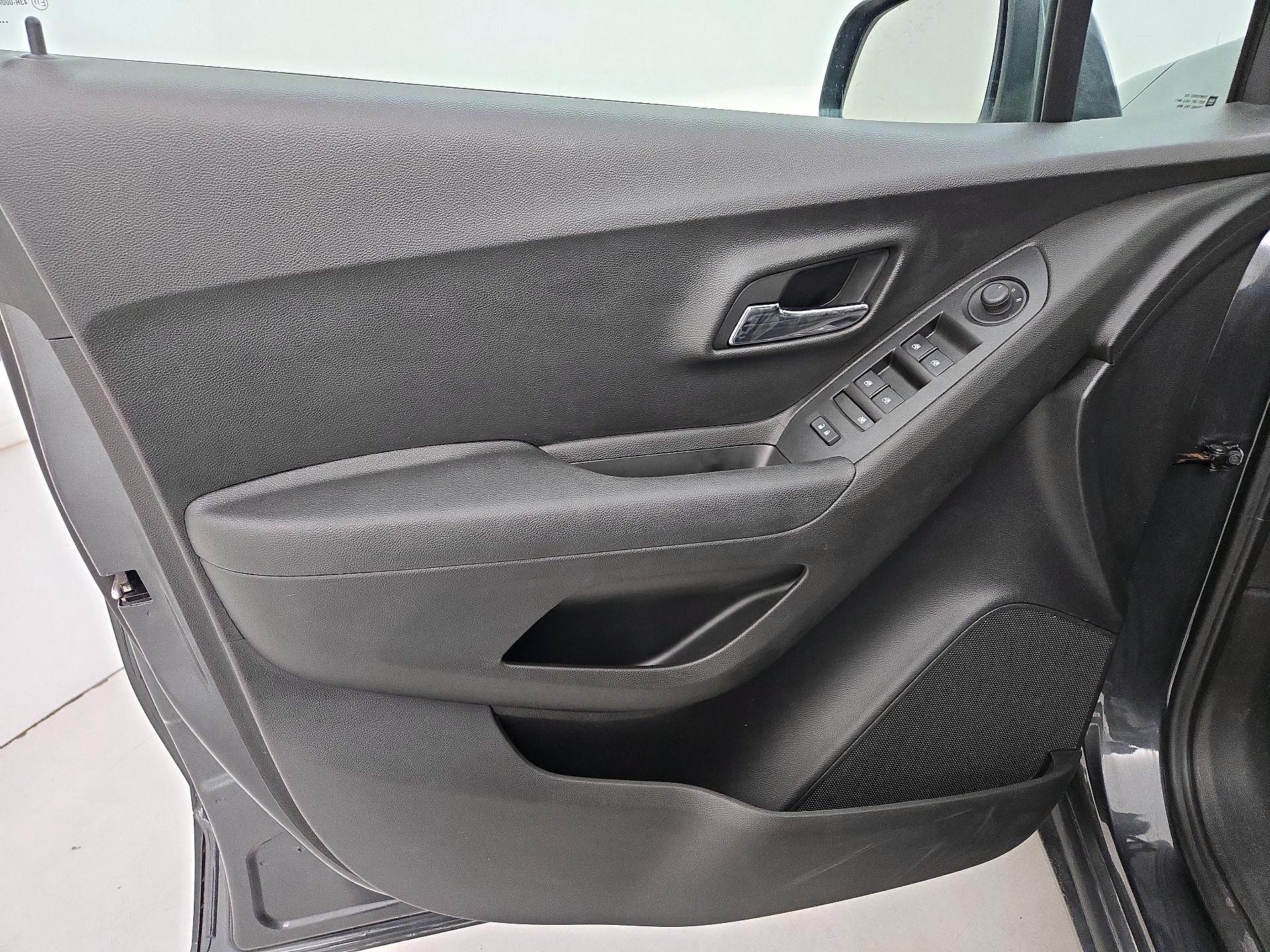 Thumbnail: 2019 Chevrolet Trax - 12