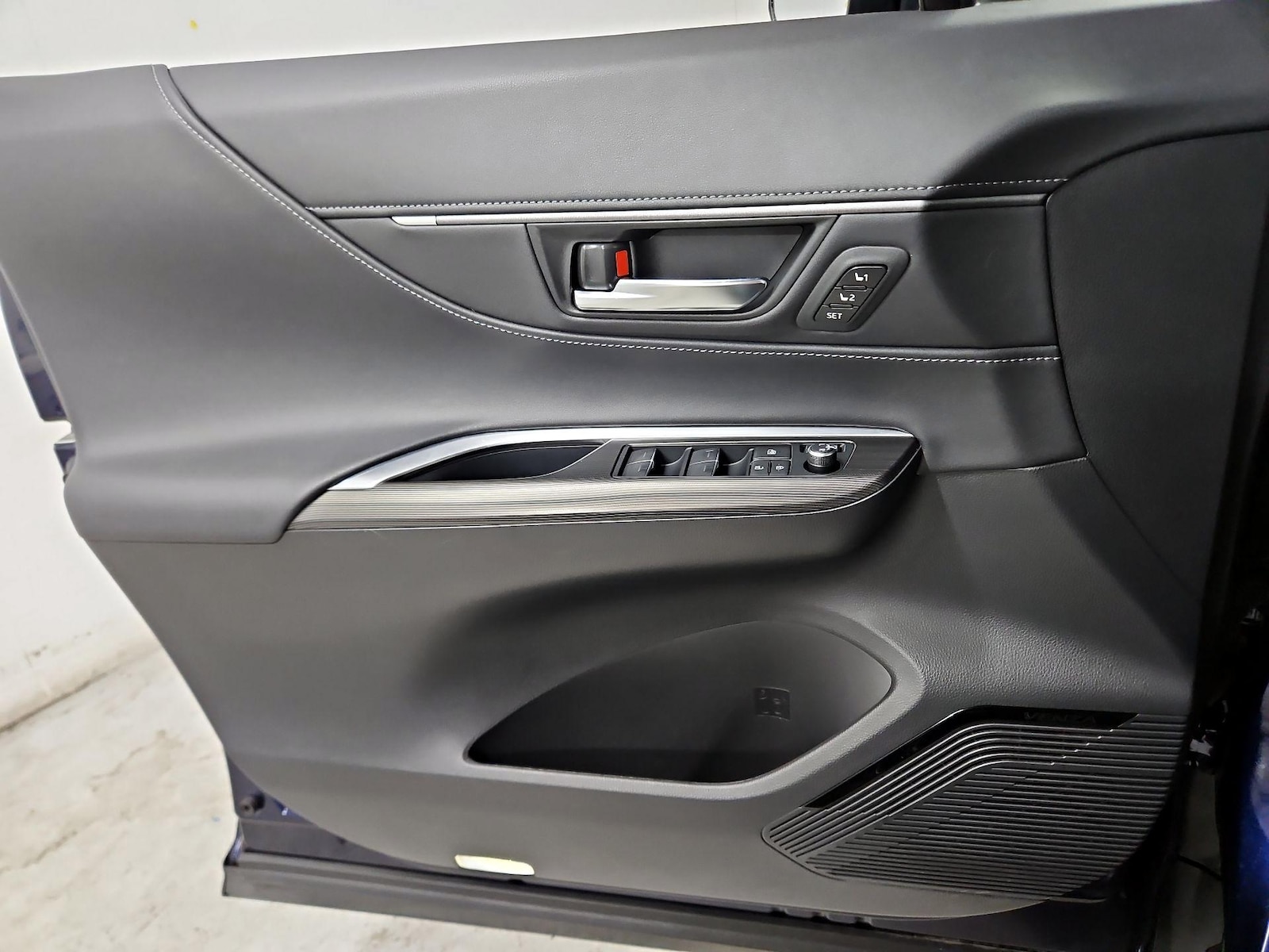 2021 Toyota Venza Limited - Photo 13