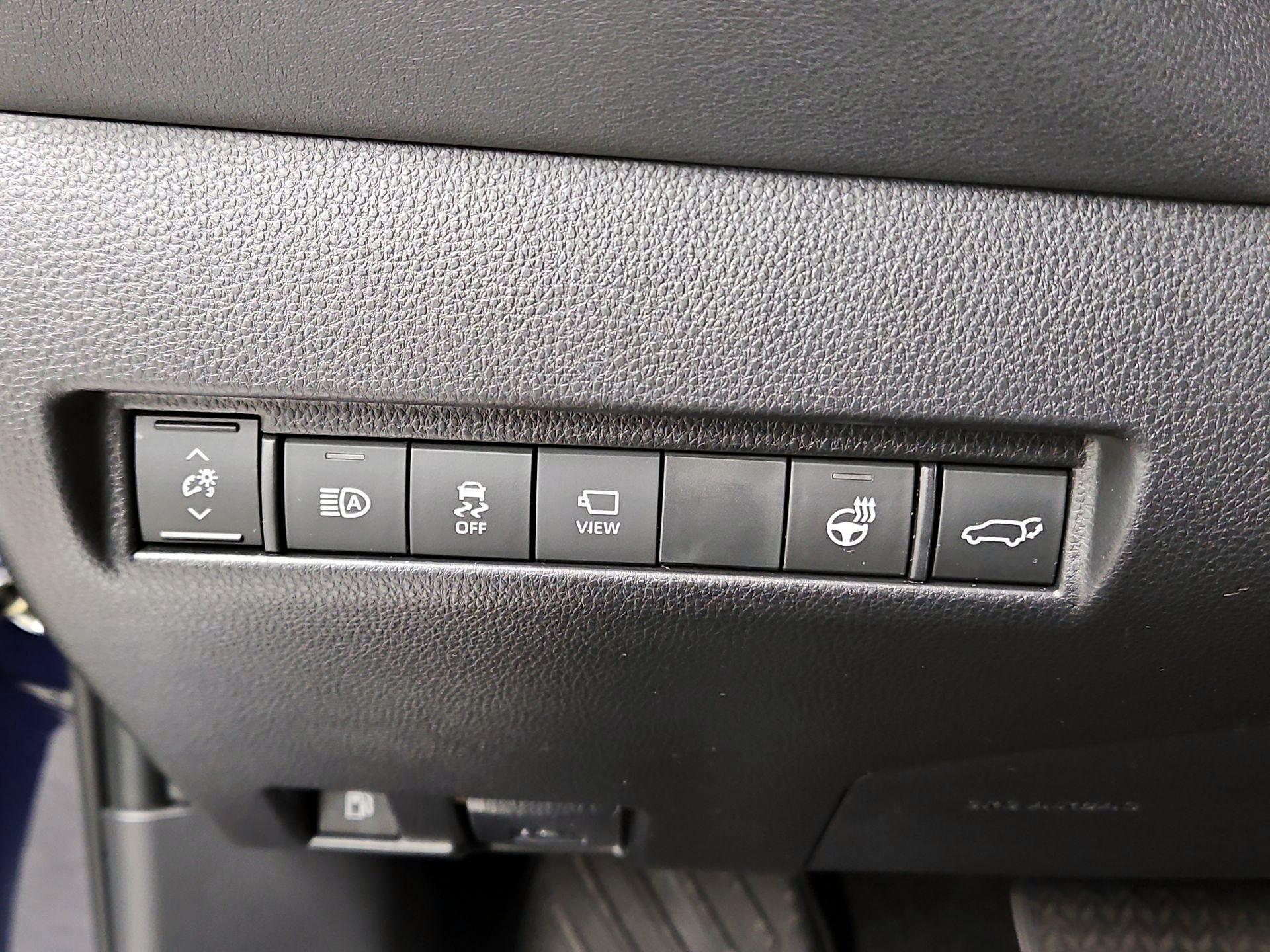 Thumbnail: 2021 Toyota Venza - 13