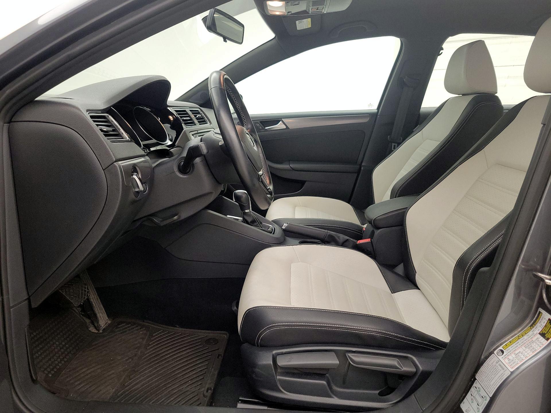Thumbnail: 2016 Volkswagen Jetta - 11