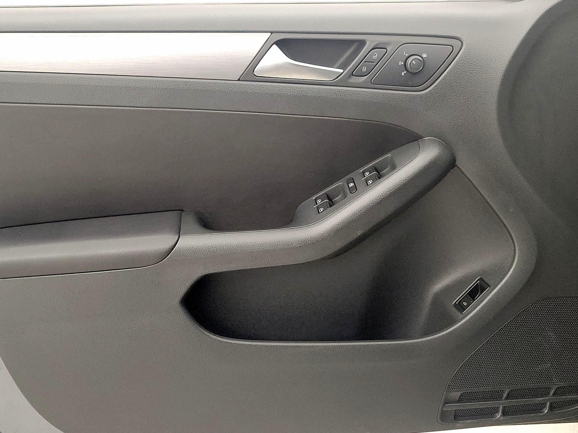 Thumbnail: 2016 Volkswagen Jetta - 12