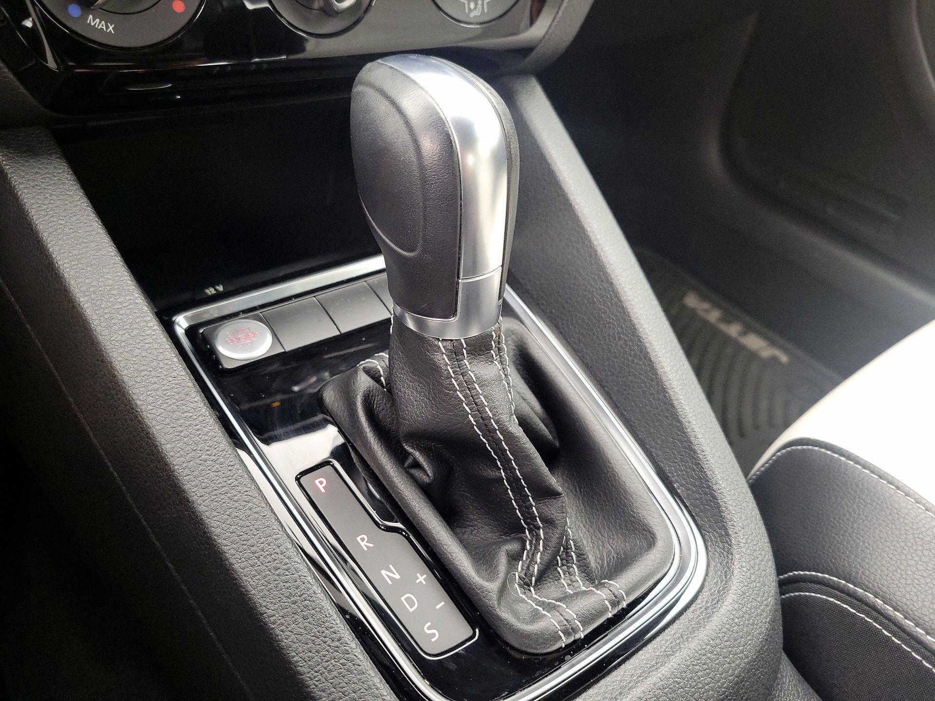 Thumbnail: 2016 Volkswagen Jetta - 18