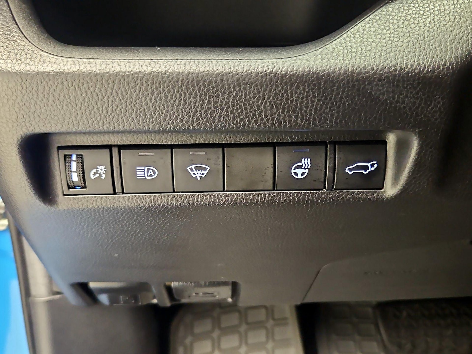 2021 Toyota RAV4 XLE Premium - Photo 14