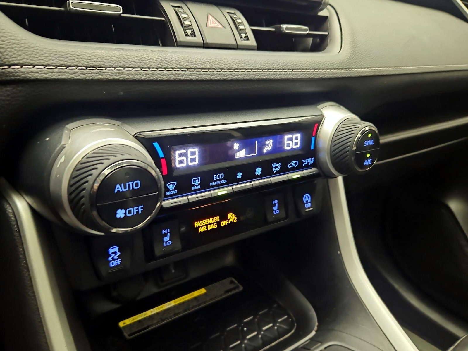 2021 Toyota RAV4 XLE Premium - Photo 17