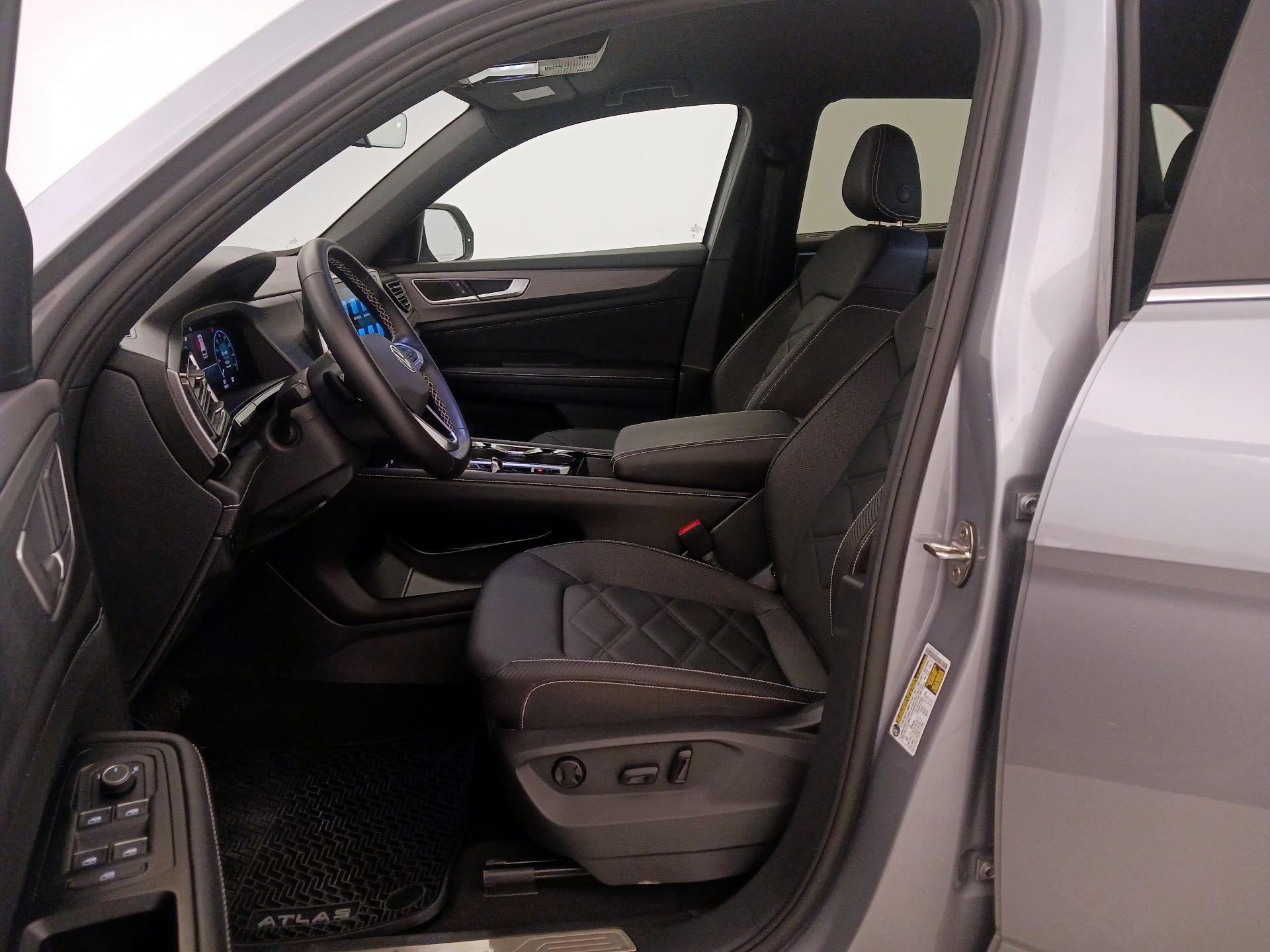 Thumbnail: 2025 Volkswagen Atlas - 11