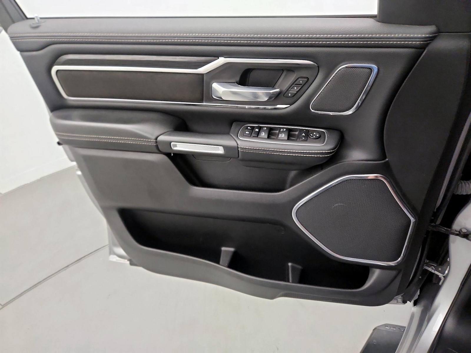 2024 RAM Ram 1500 Pickup Laramie - Photo 13