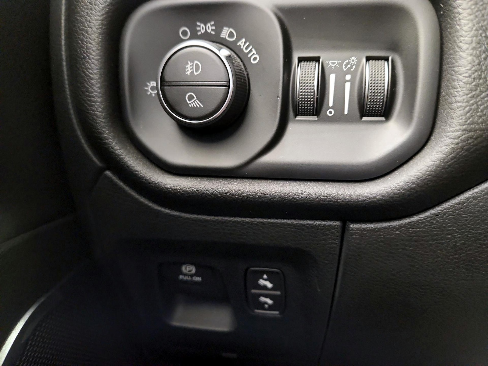 2024 RAM Ram 1500 Pickup Laramie - Photo 14