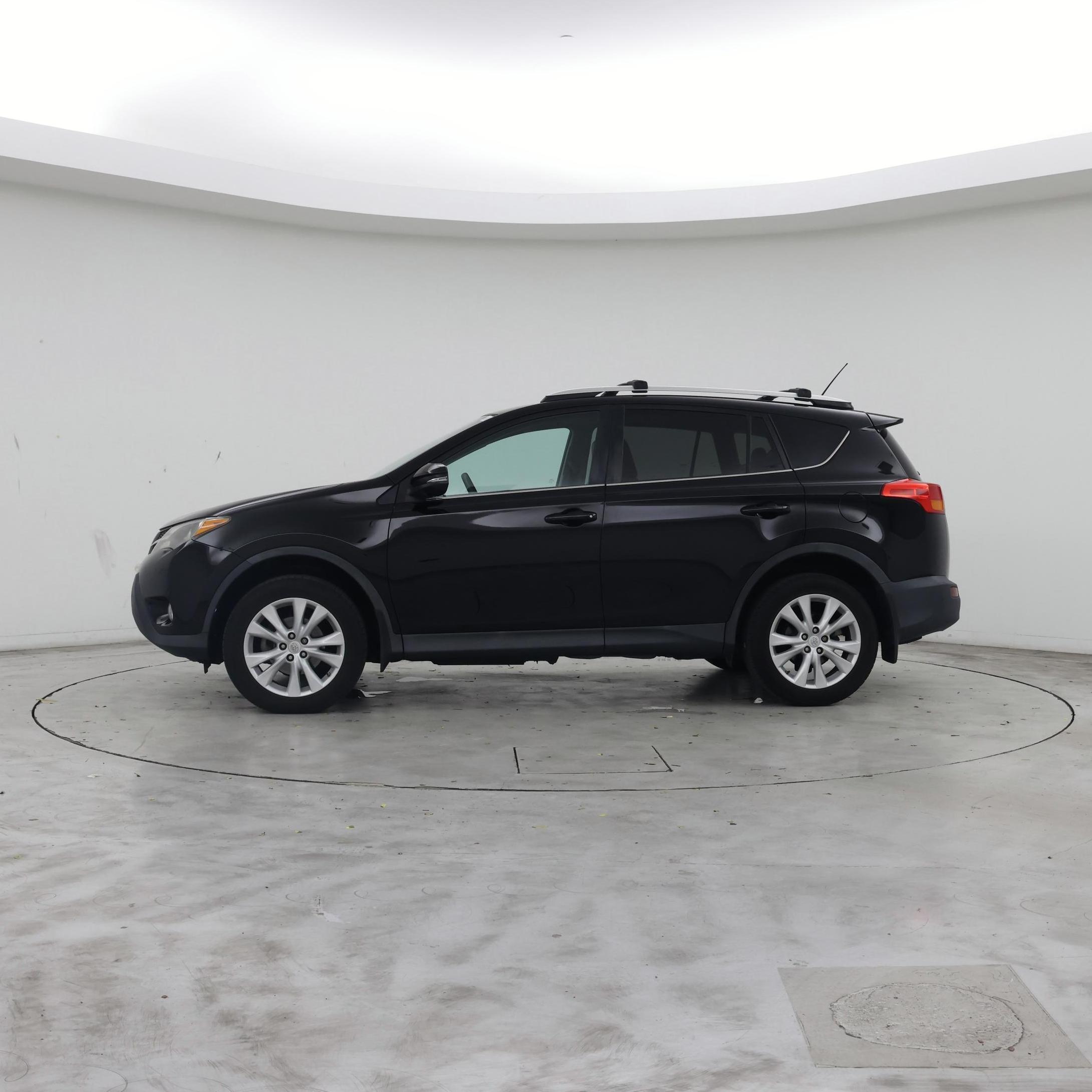 Thumbnail: 2015 Toyota RAV4 - 3