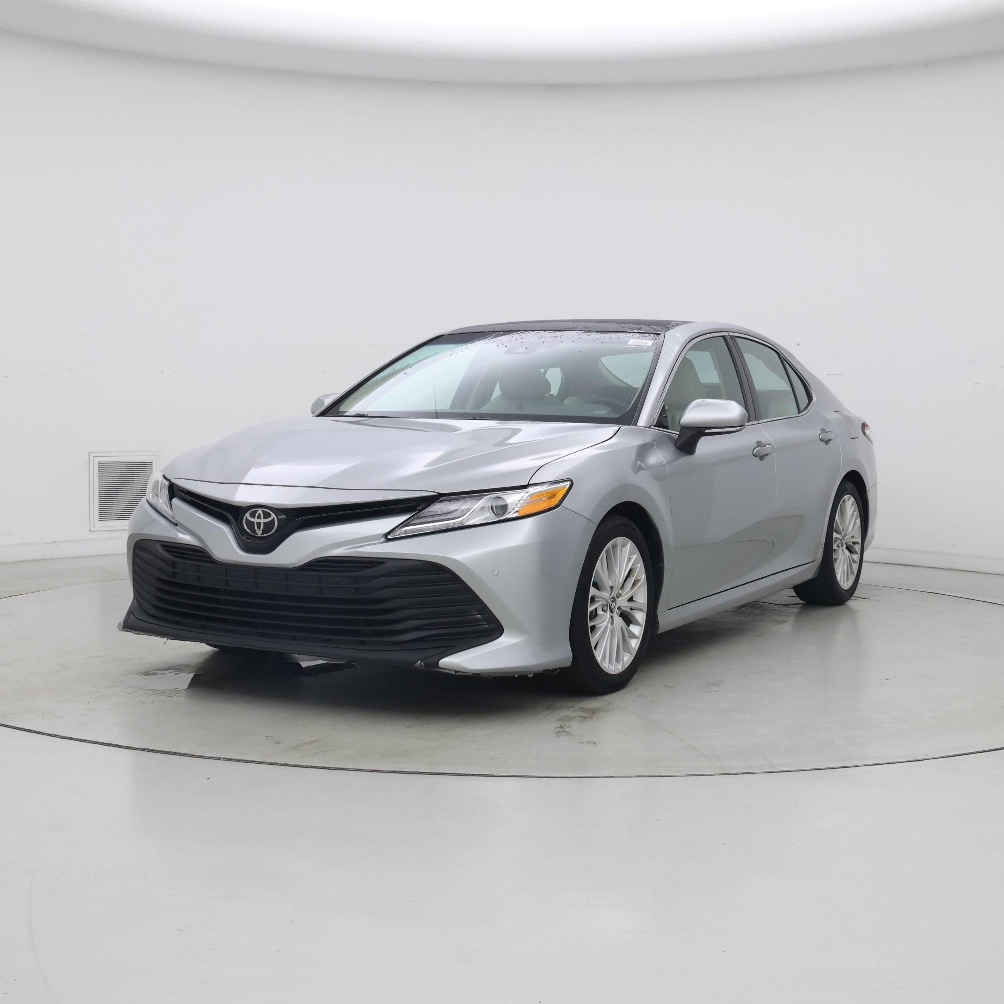 Thumbnail: 2018 Toyota Camry - 4