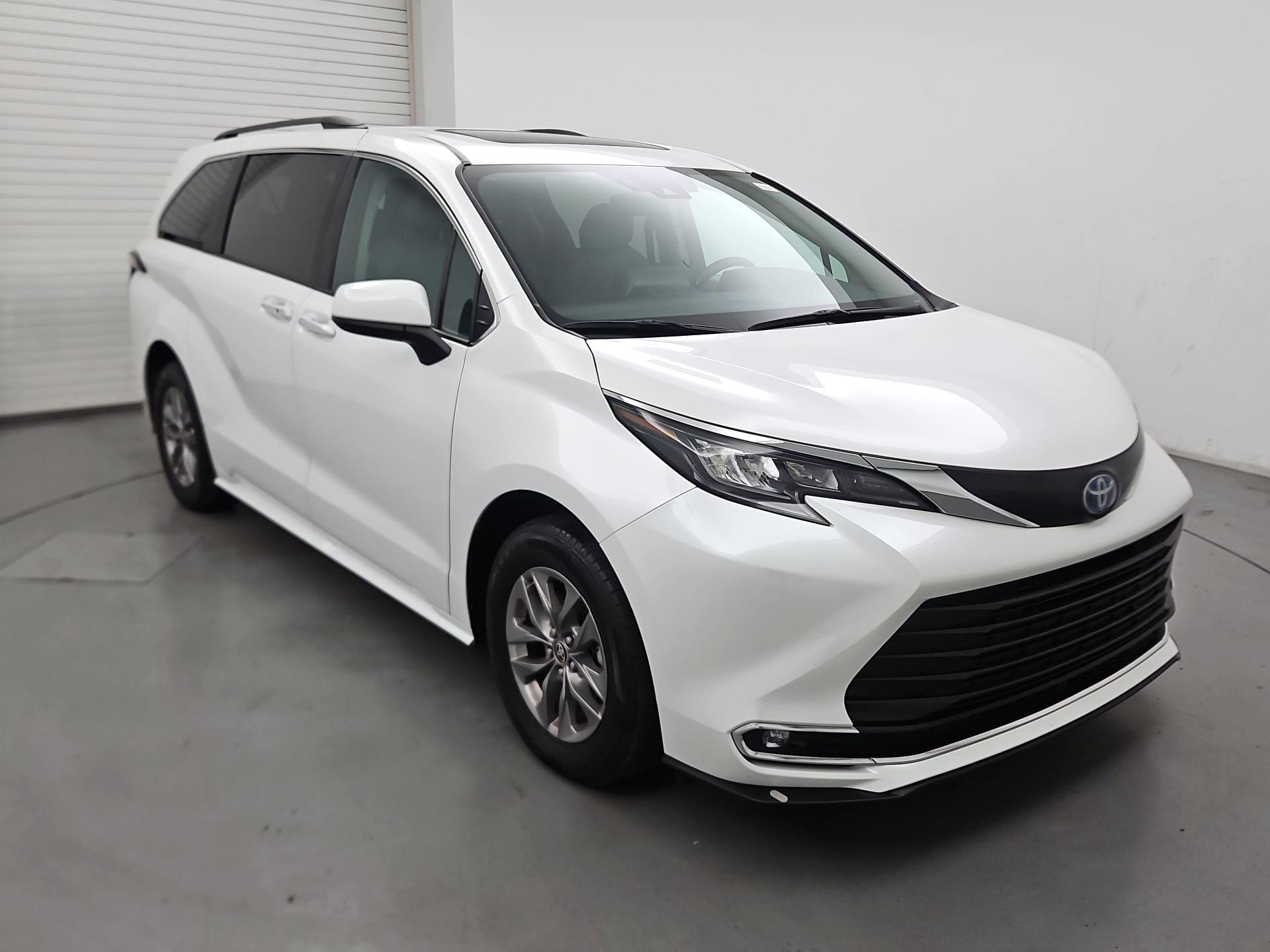 Thumbnail: 2024 Toyota Sienna - 1