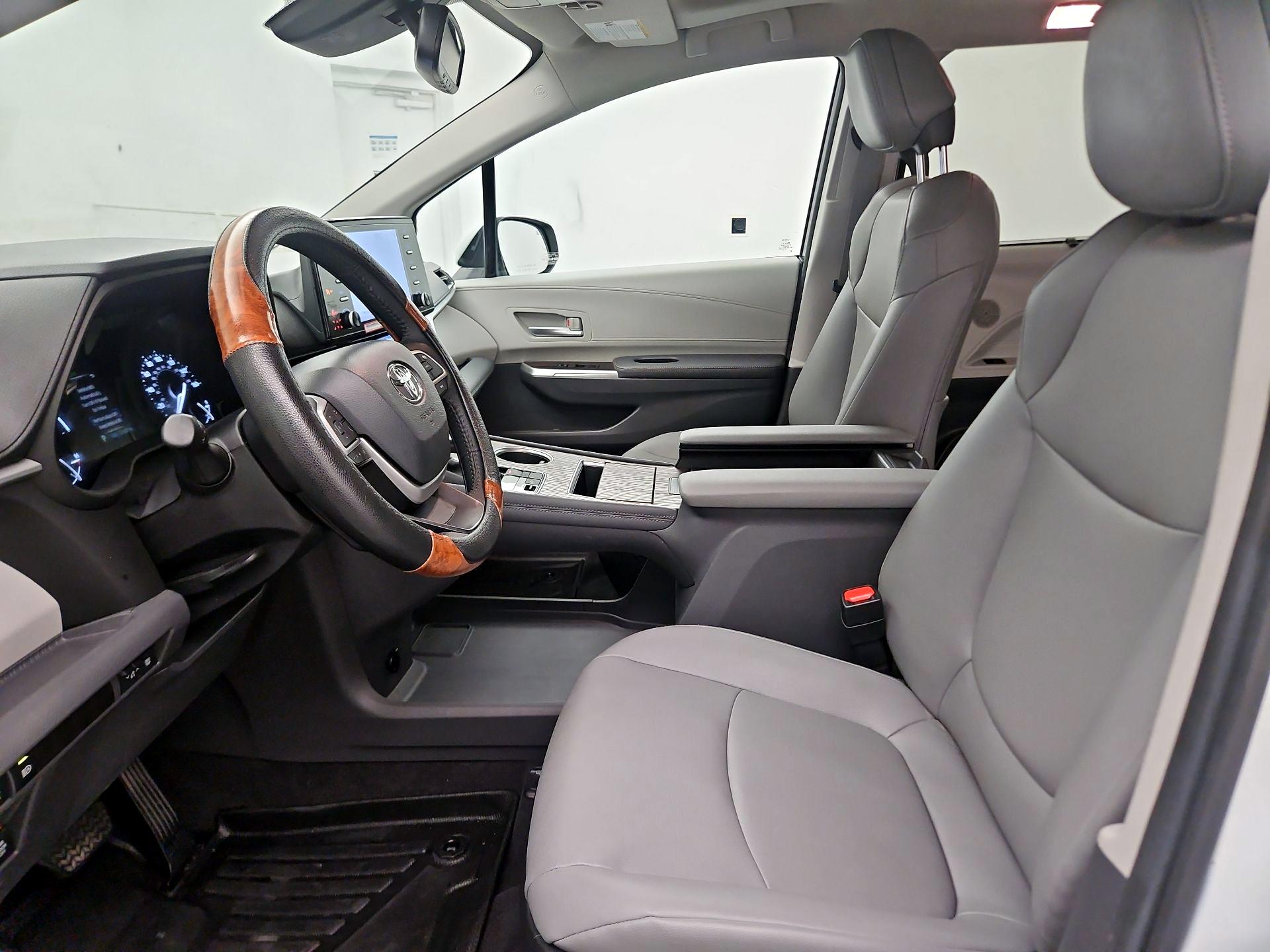 Thumbnail: 2024 Toyota Sienna - 9