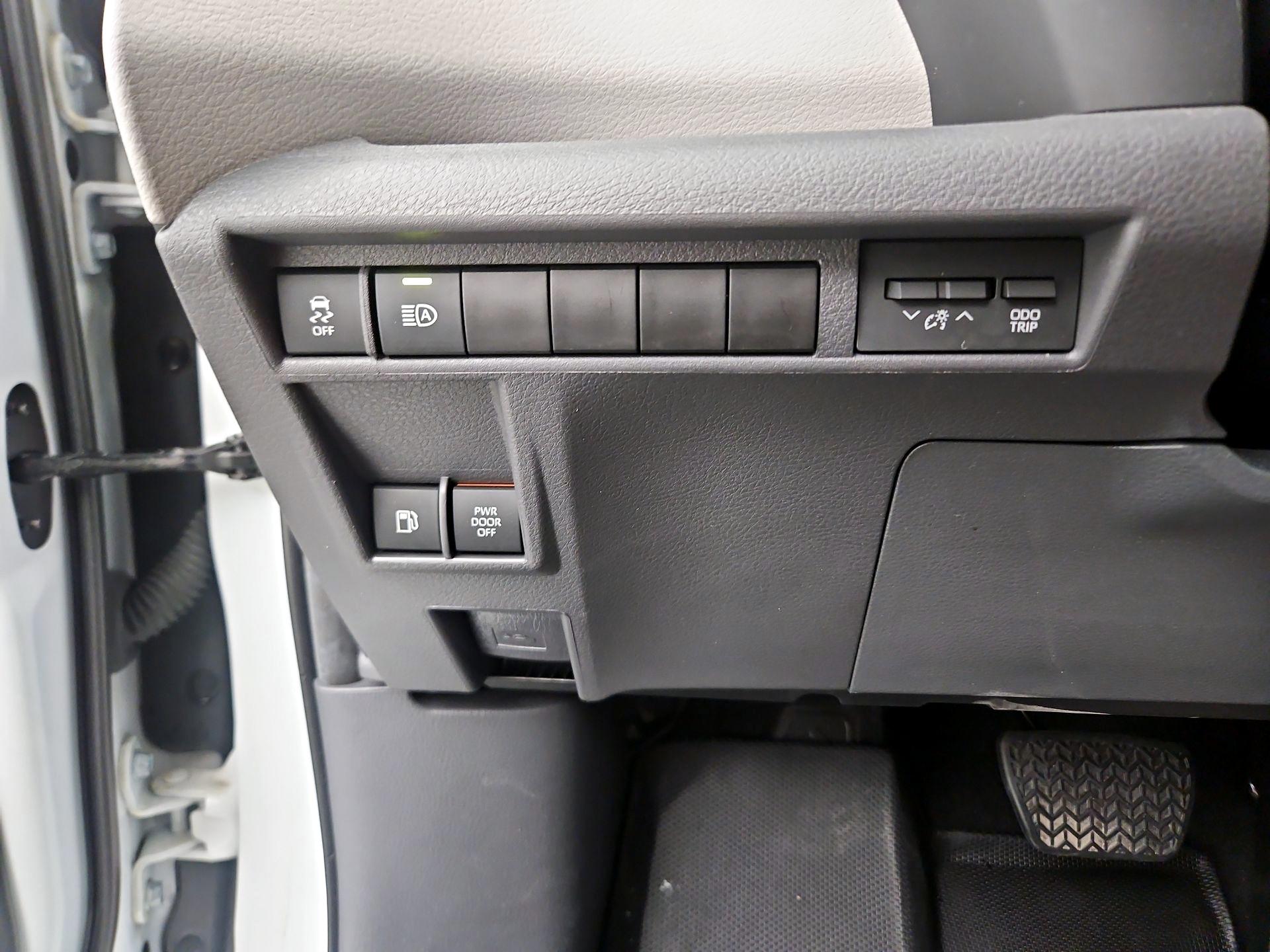 Thumbnail: 2024 Toyota Sienna - 11