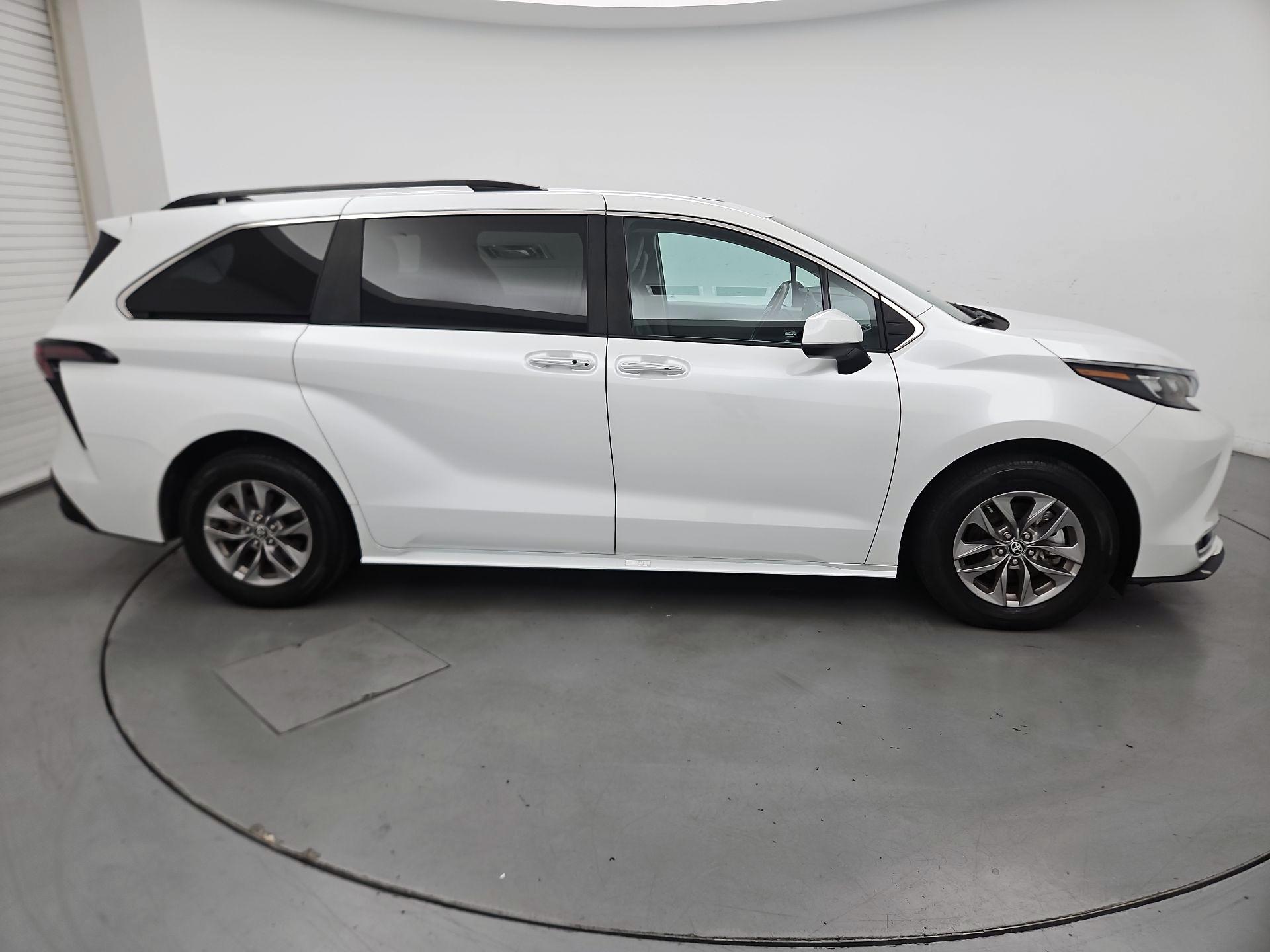 Thumbnail: 2024 Toyota Sienna - 4