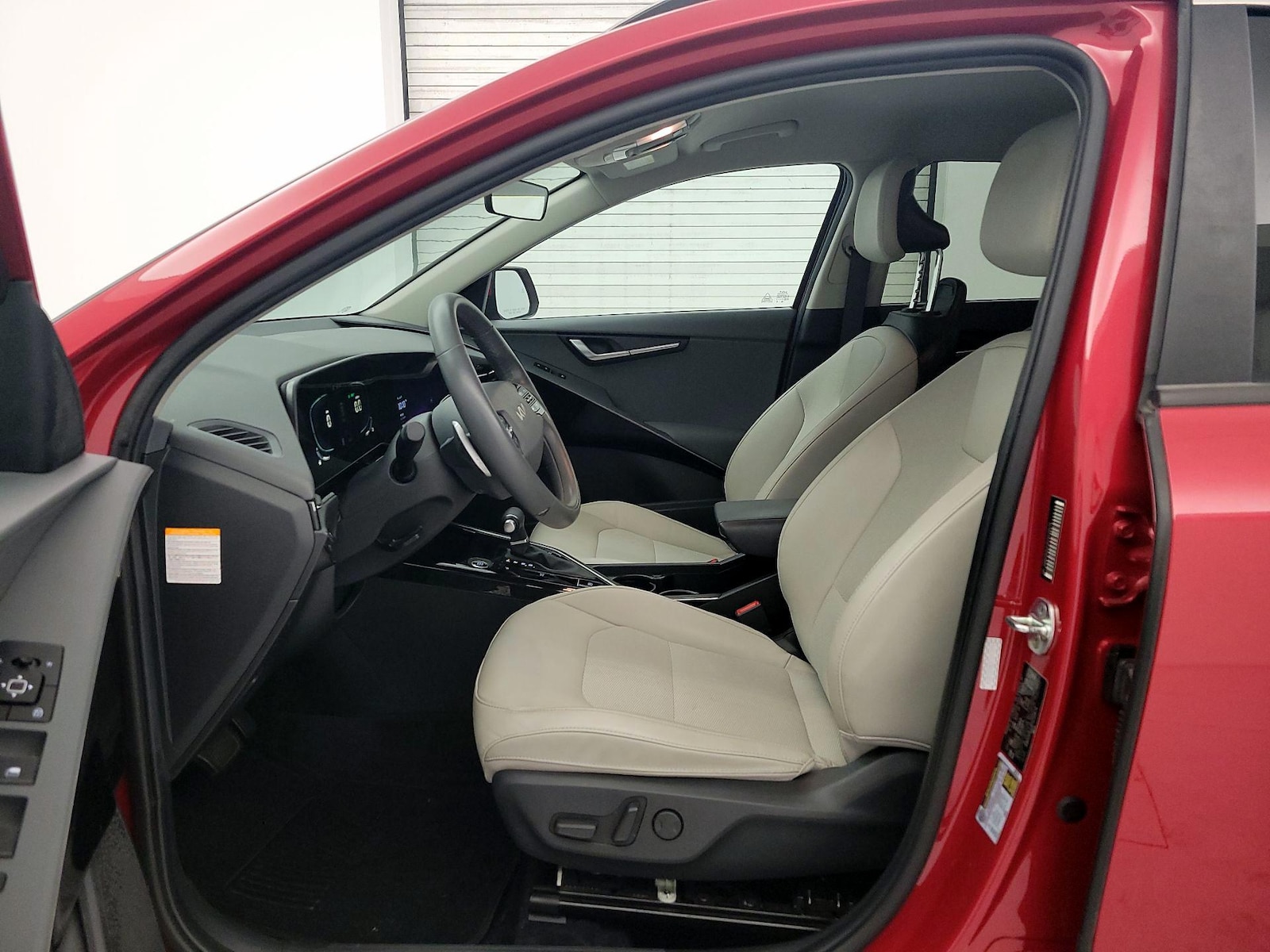 2023 Kia Niro EX - Photo 12