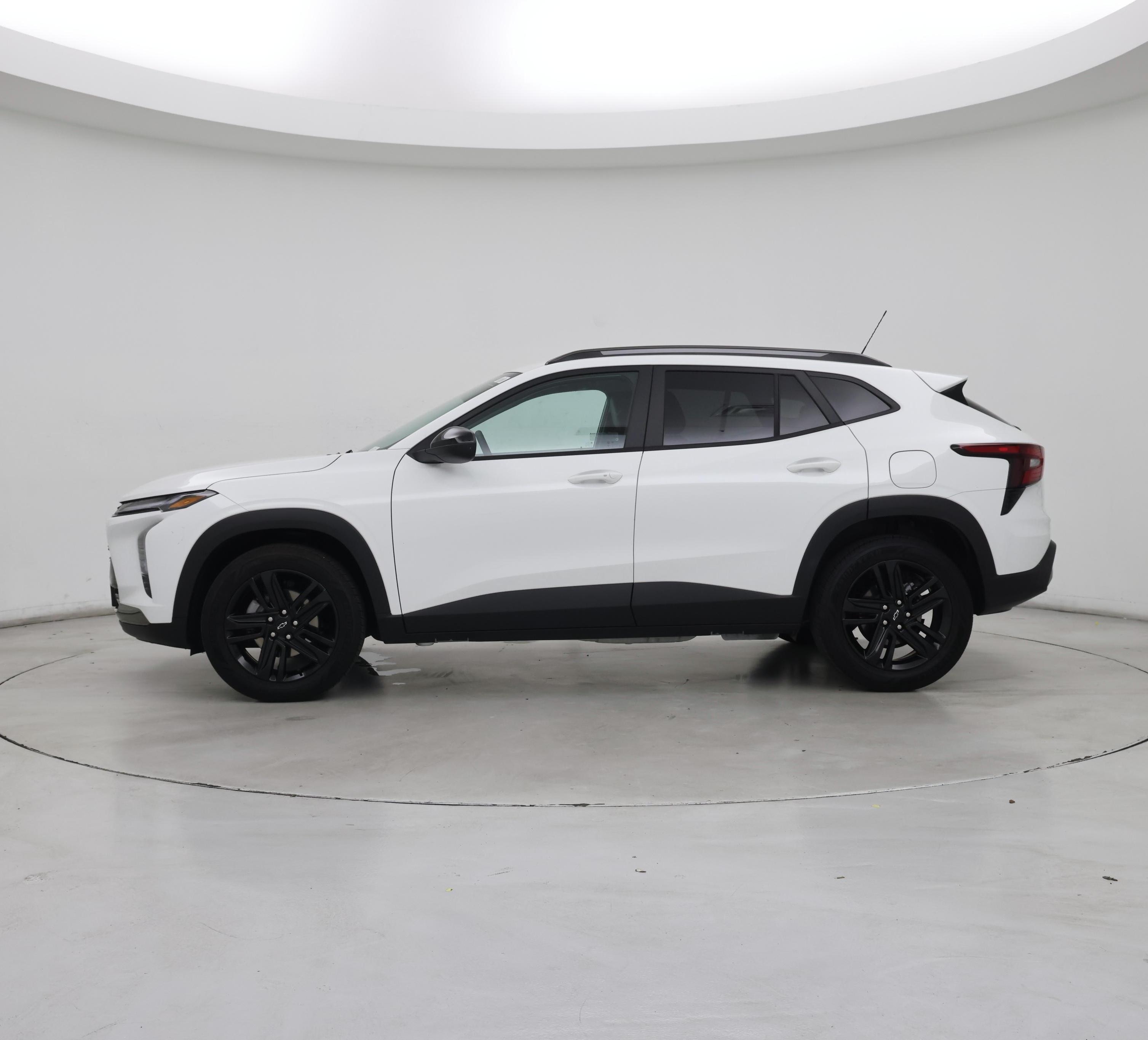 Thumbnail: 2024 Chevrolet Trax - 3