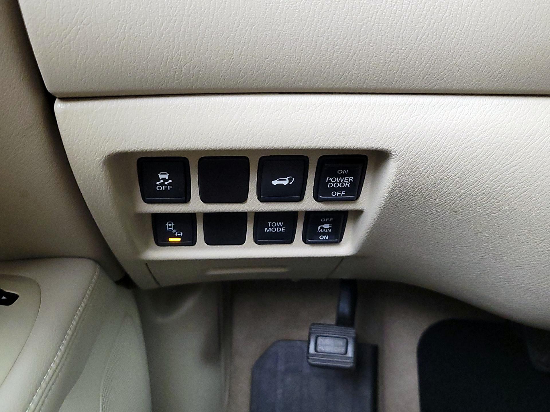 Thumbnail: 2015 Nissan Pathfinder - 13