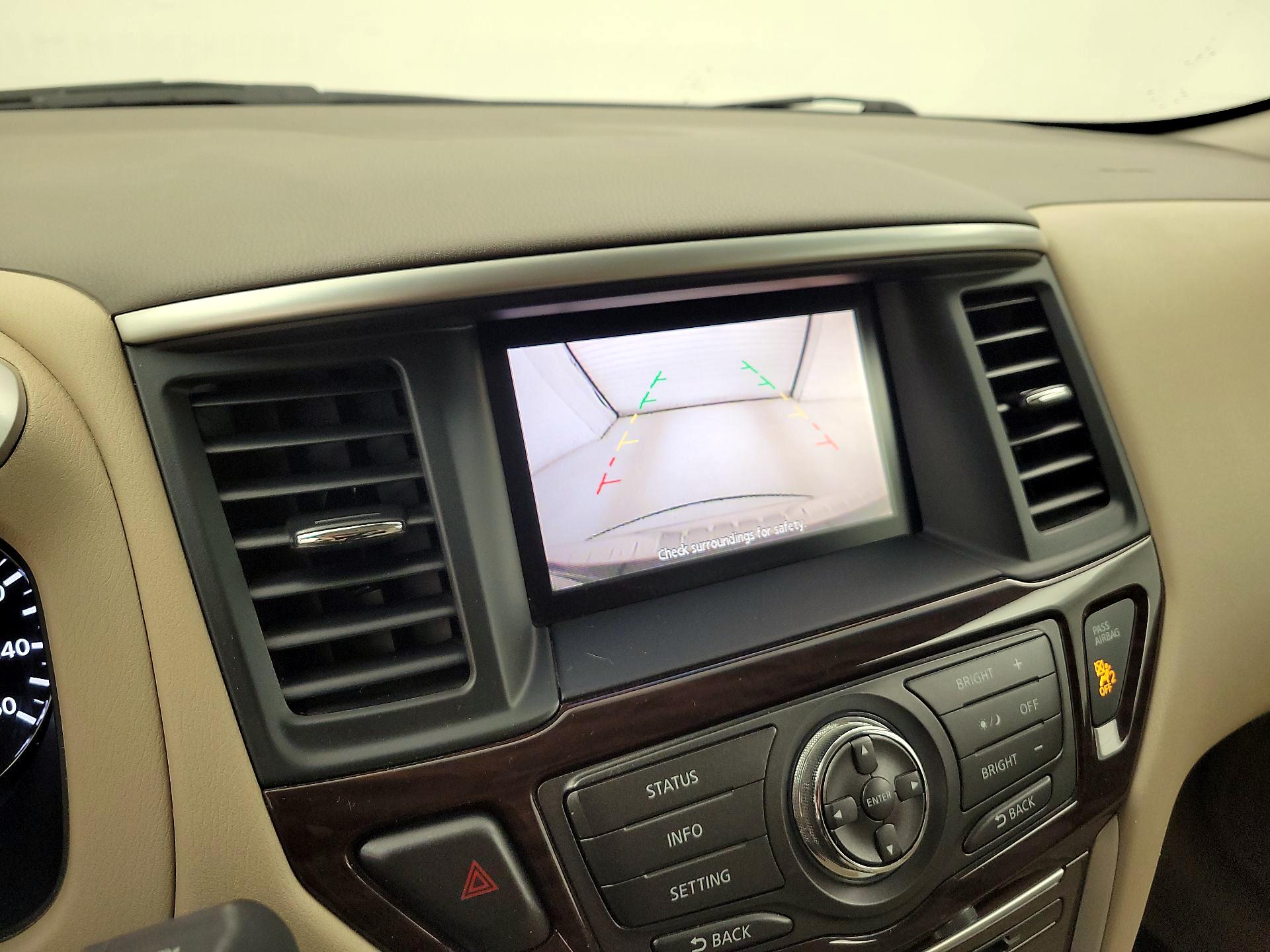 Thumbnail: 2015 Nissan Pathfinder - 14
