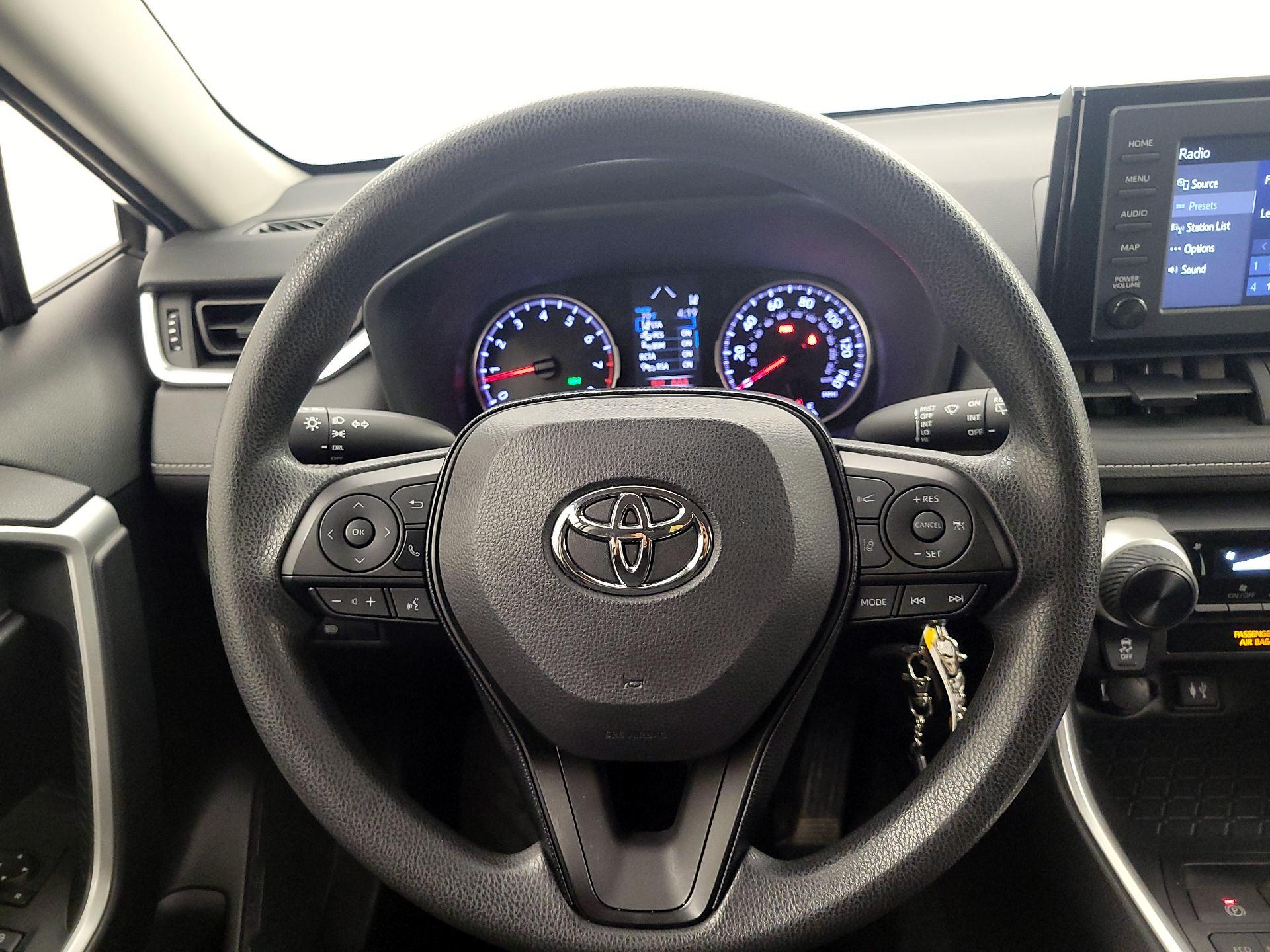 Thumbnail: 2019 Toyota RAV4 - 10