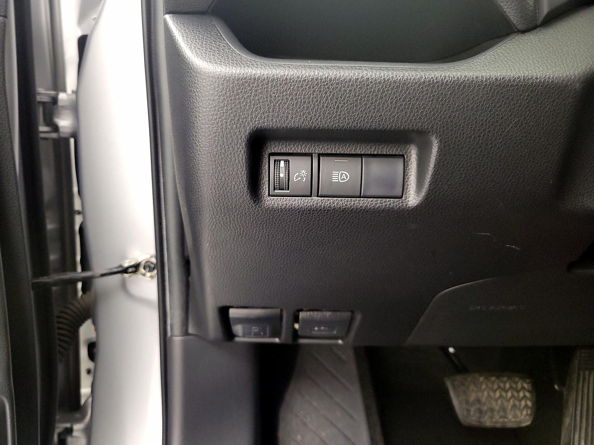 Thumbnail: 2019 Toyota RAV4 - 13