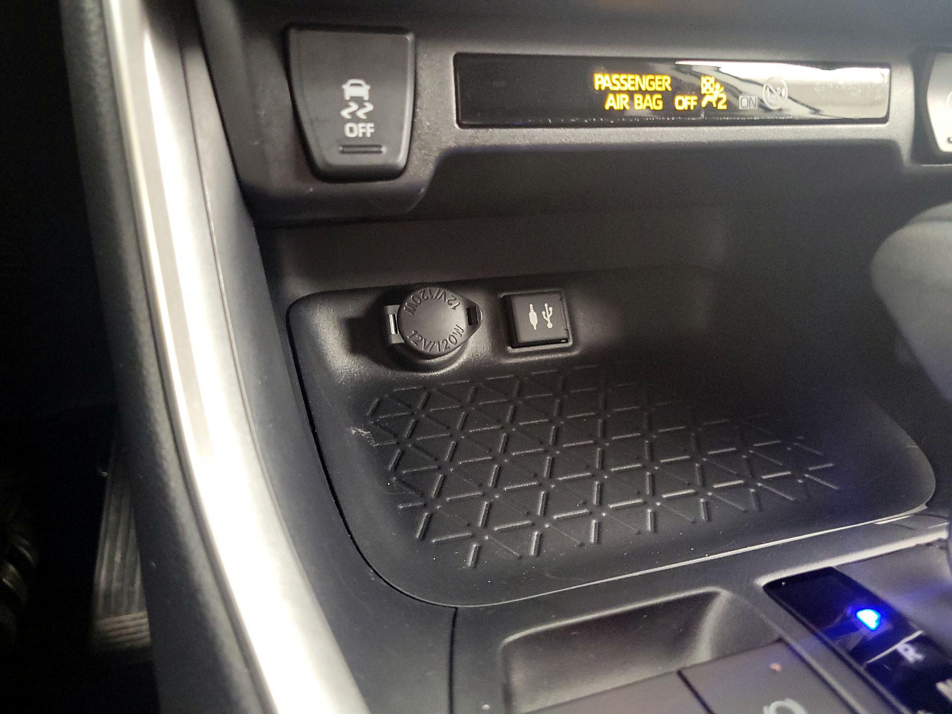 Thumbnail: 2019 Toyota RAV4 - 18