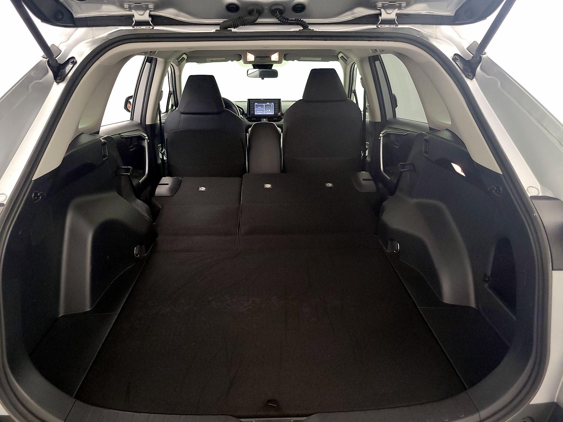 Thumbnail: 2019 Toyota RAV4 - 20