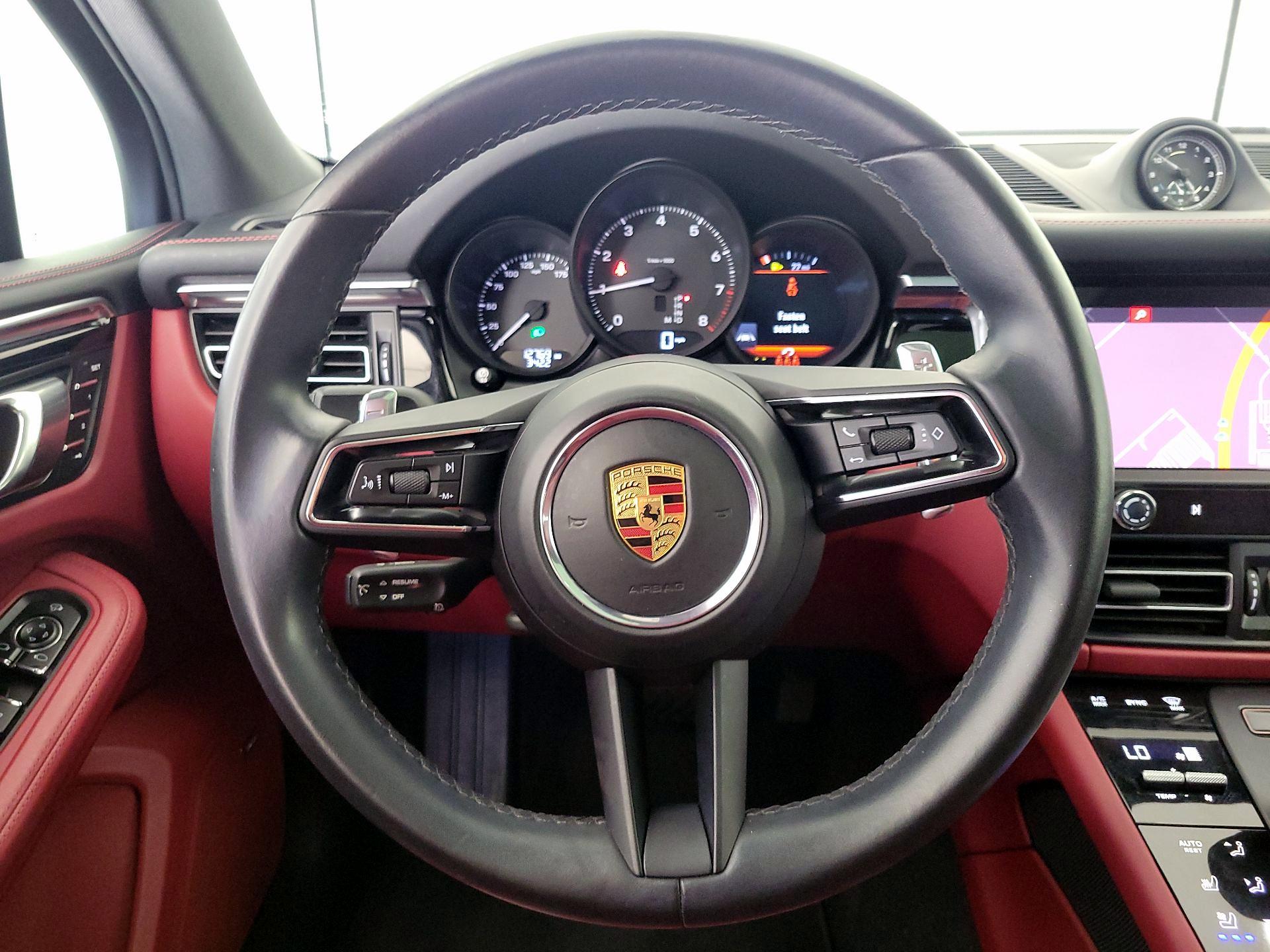 Thumbnail: 2022 Porsche Macan - 10