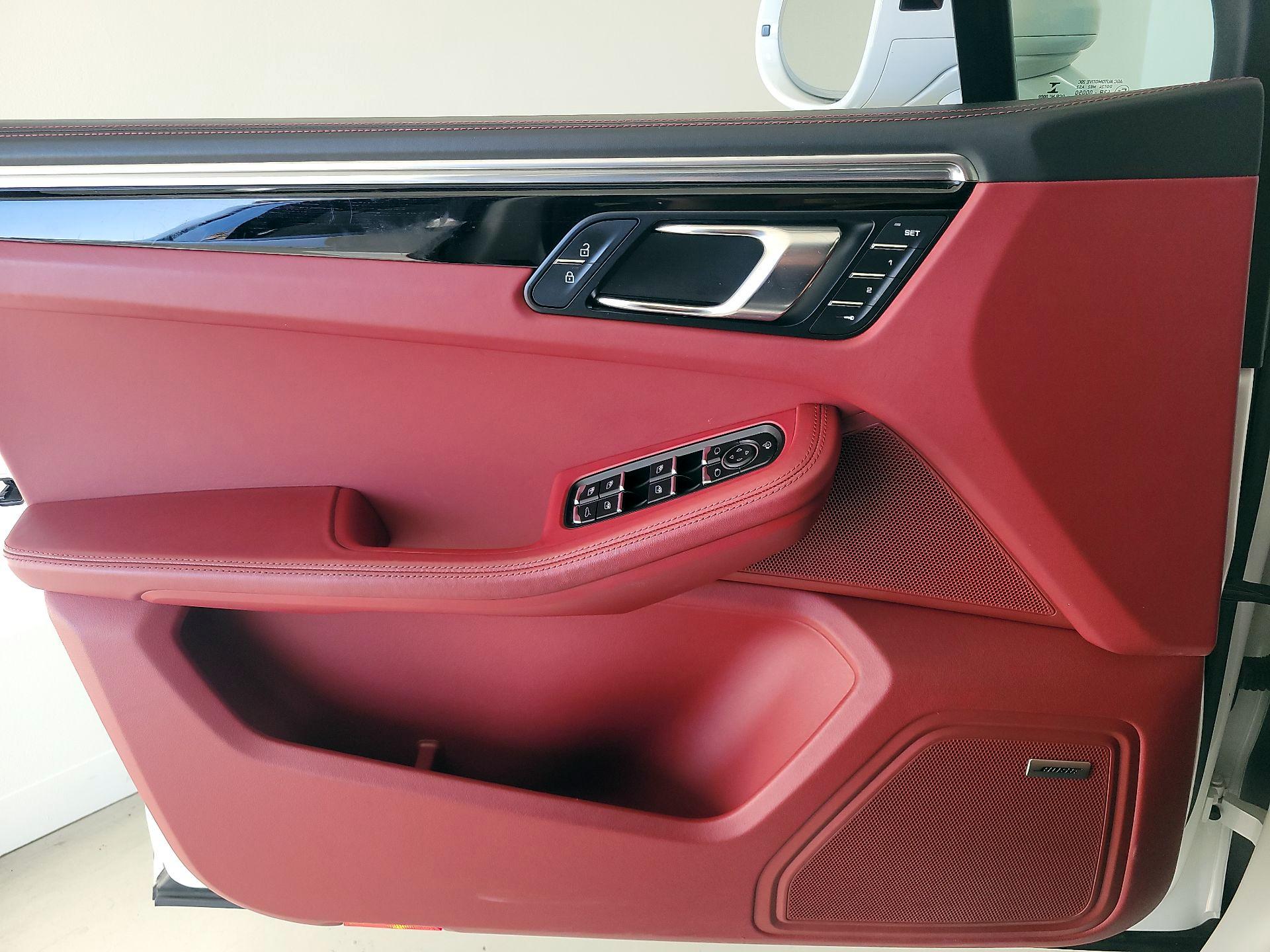 Thumbnail: 2022 Porsche Macan - 12