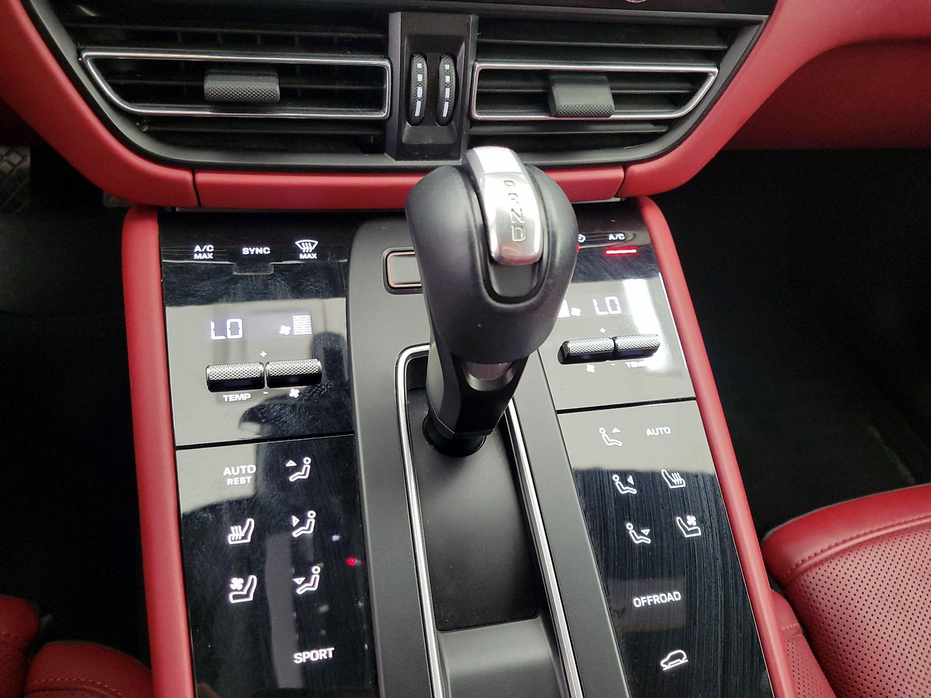Thumbnail: 2022 Porsche Macan - 18