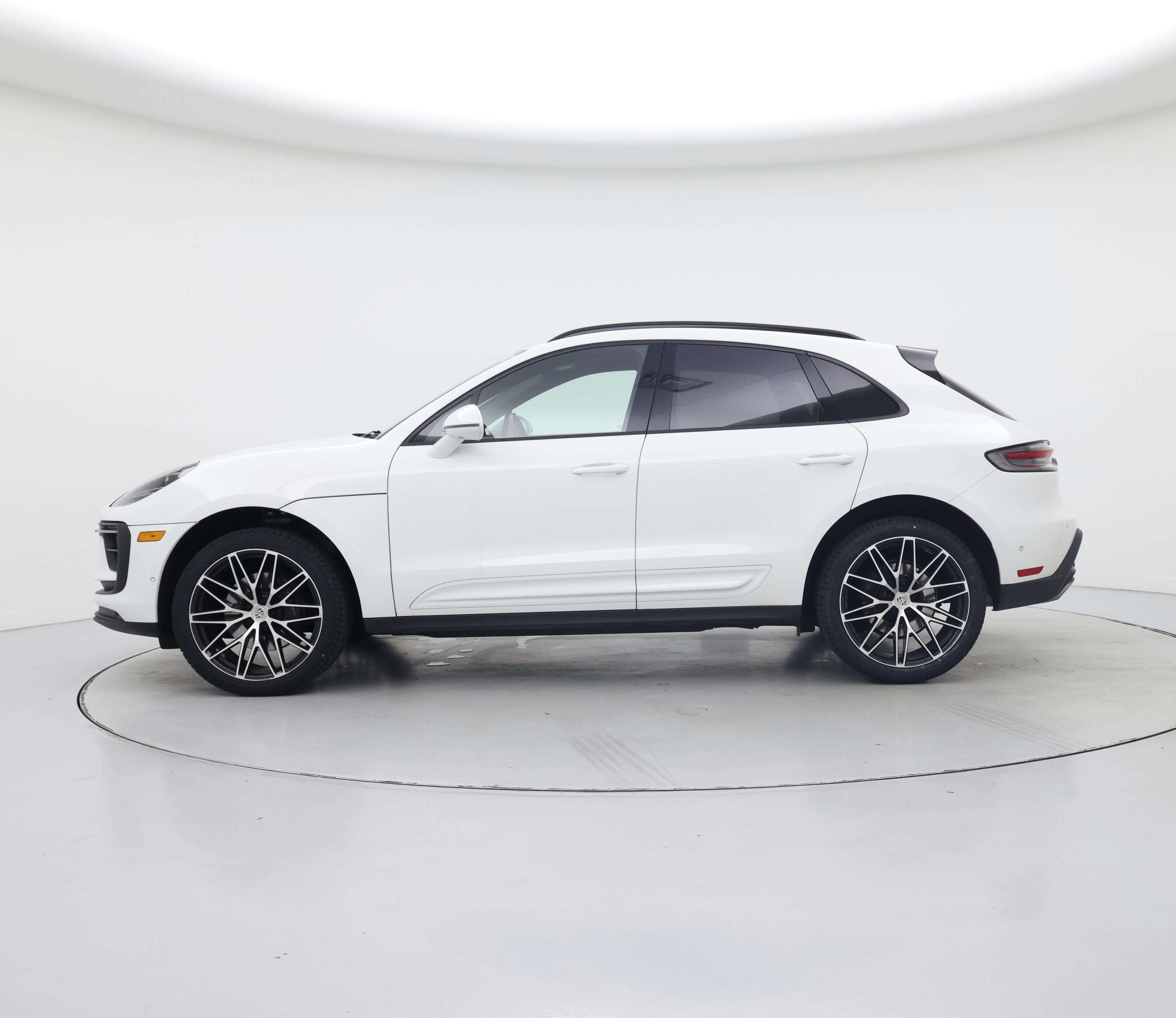 Thumbnail: 2022 Porsche Macan - 3
