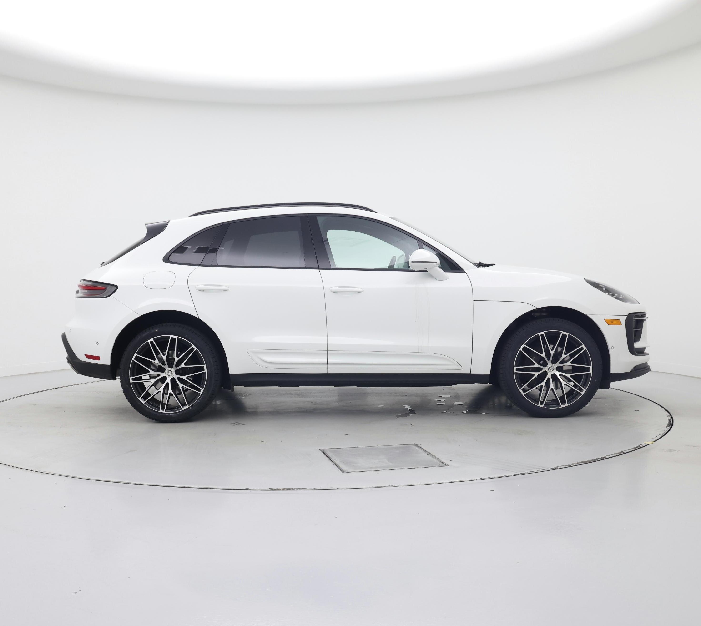 Thumbnail: 2022 Porsche Macan - 7