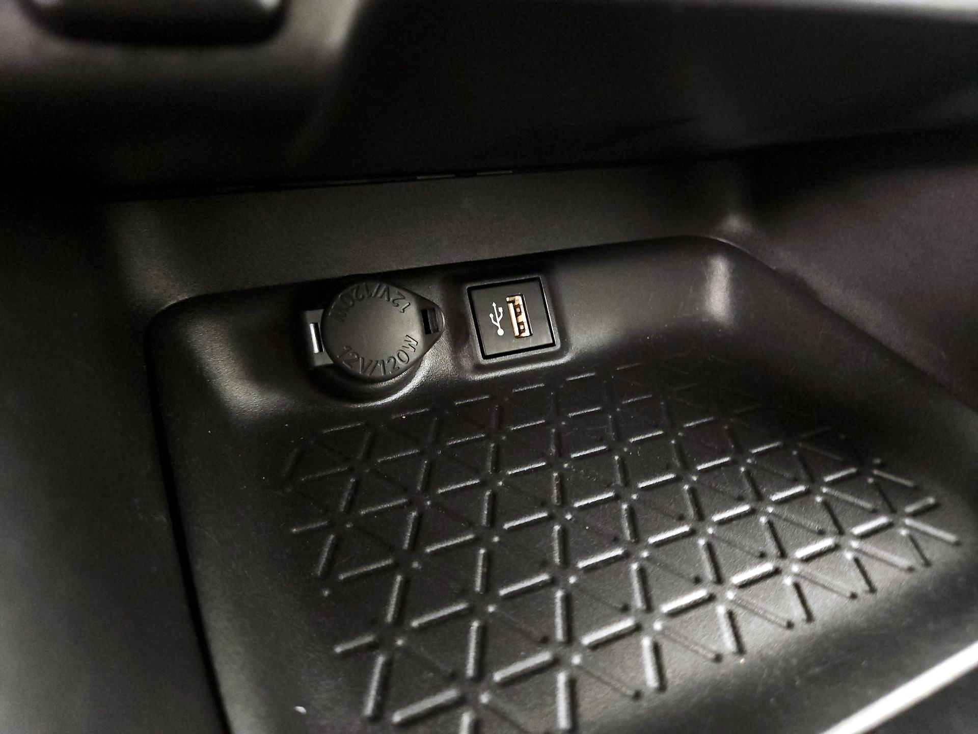 Thumbnail: 2023 Toyota RAV4 - 18