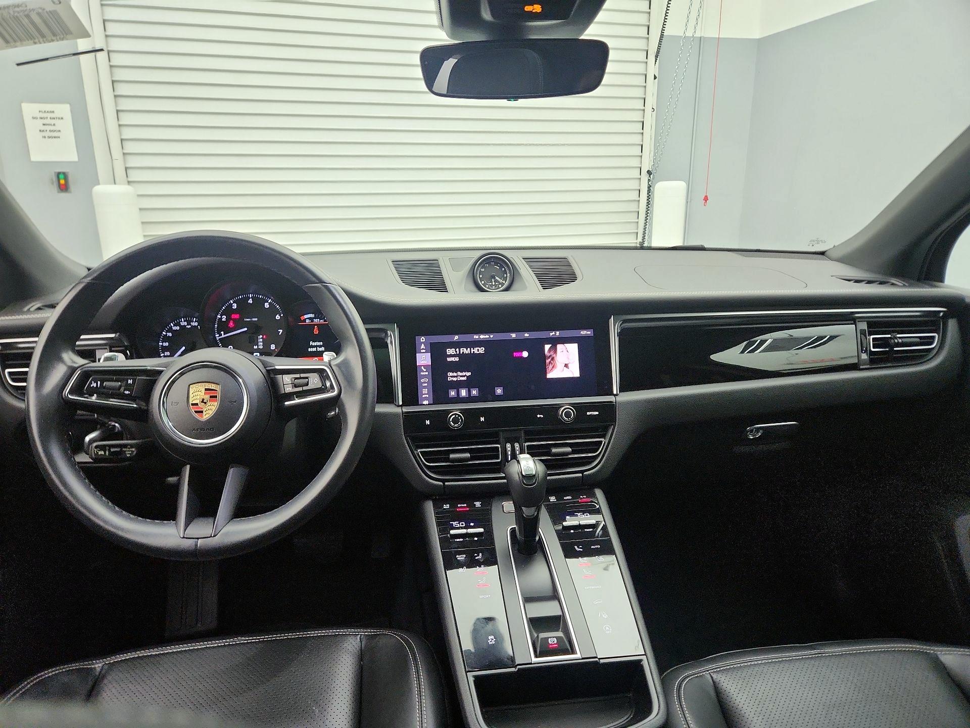 Thumbnail: 2023 Porsche Macan - 9