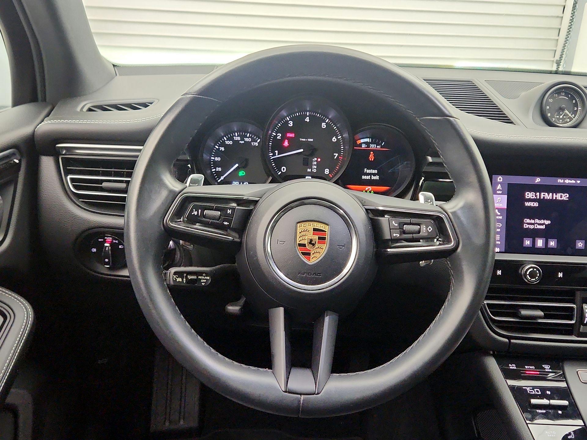 Thumbnail: 2023 Porsche Macan - 10