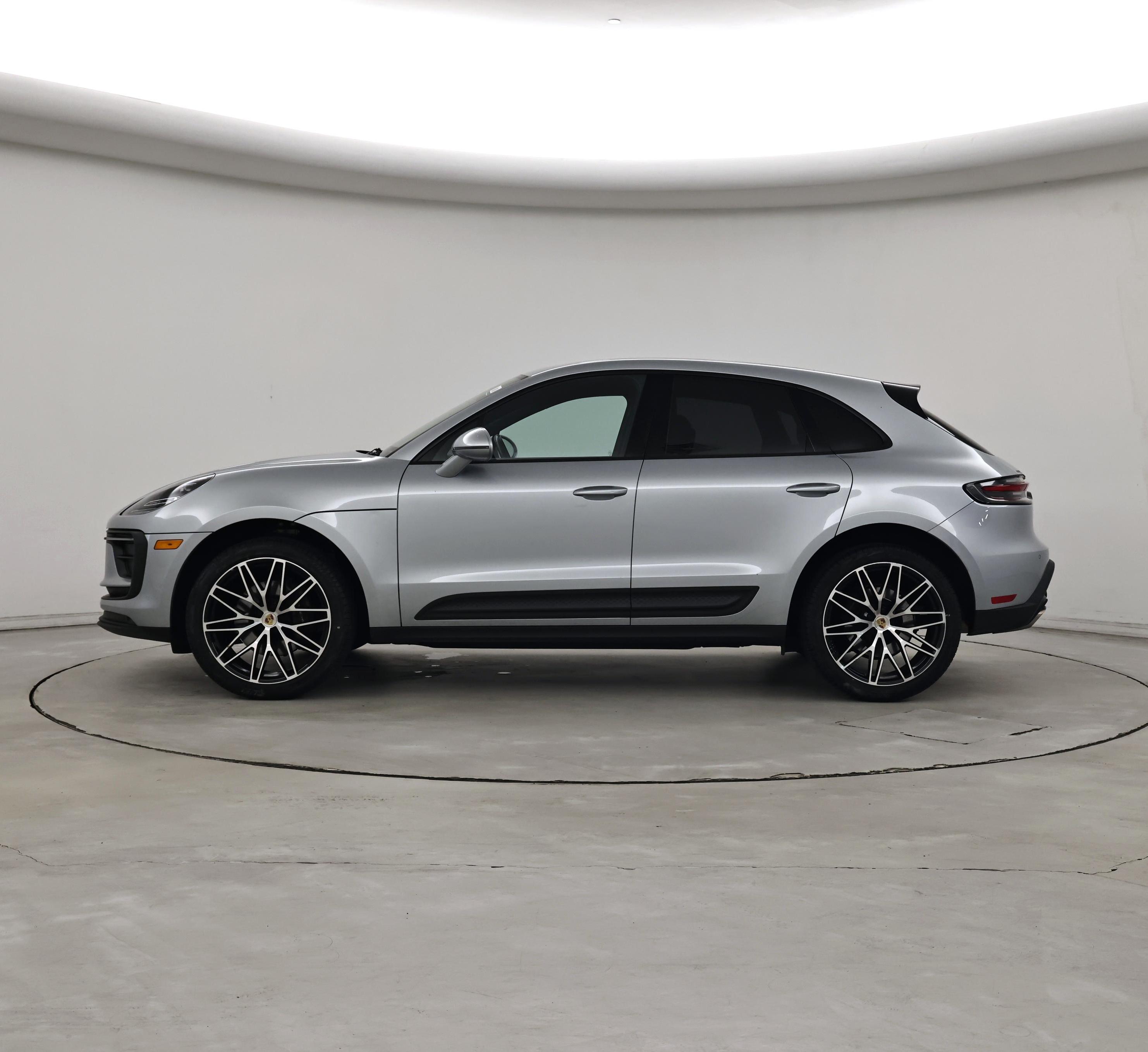 Thumbnail: 2023 Porsche Macan - 3