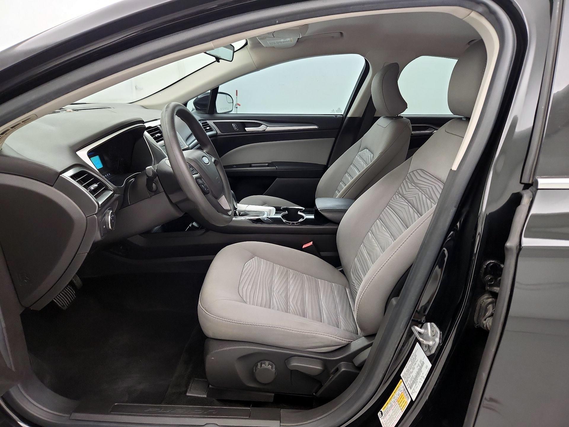 Thumbnail: 2016 Ford Fusion - 11