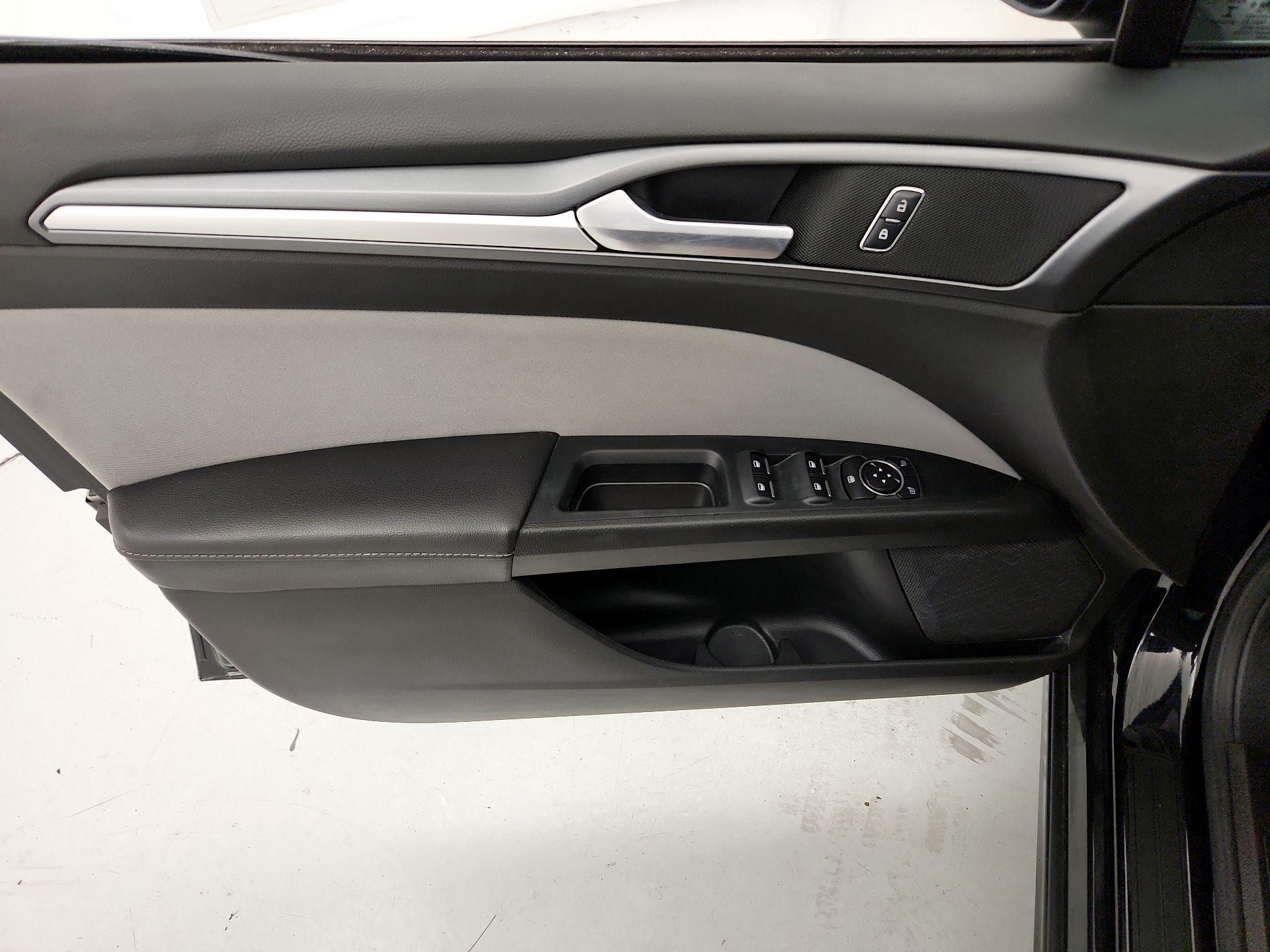 Thumbnail: 2016 Ford Fusion - 12