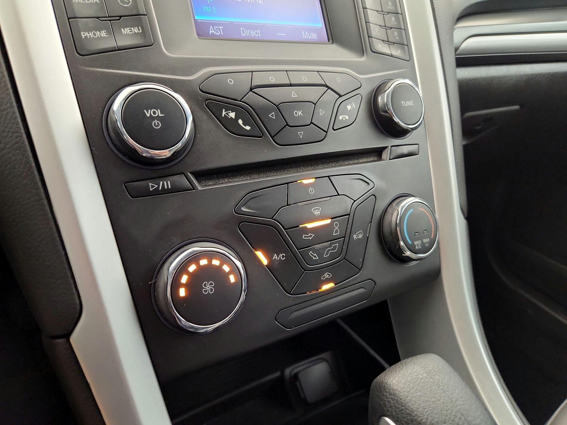 Thumbnail: 2016 Ford Fusion - 16