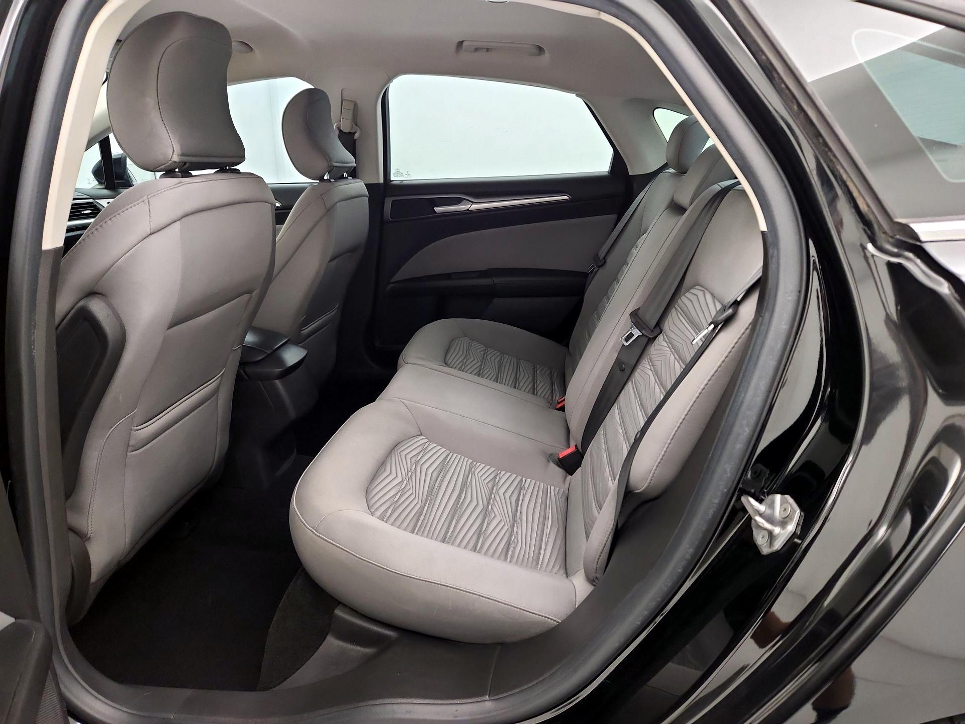 Thumbnail: 2016 Ford Fusion - 19